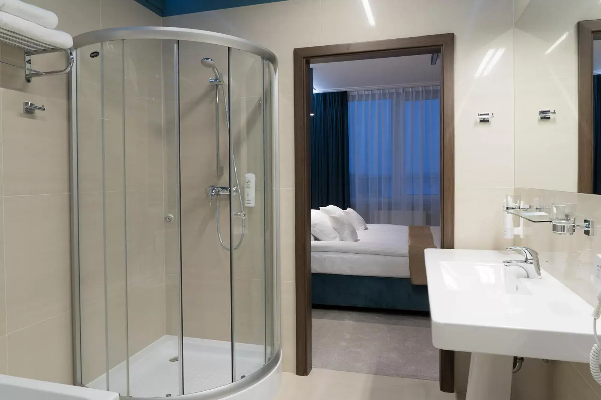 Shower, Bathroom in Hotel Moran & SPA