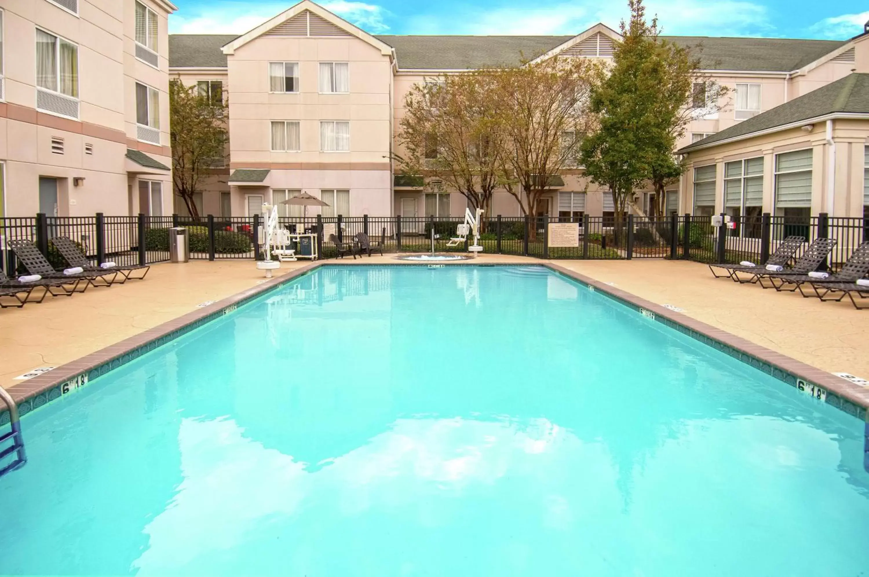 Property building, Swimming Pool in Hilton Garden Inn New Orleans Airport