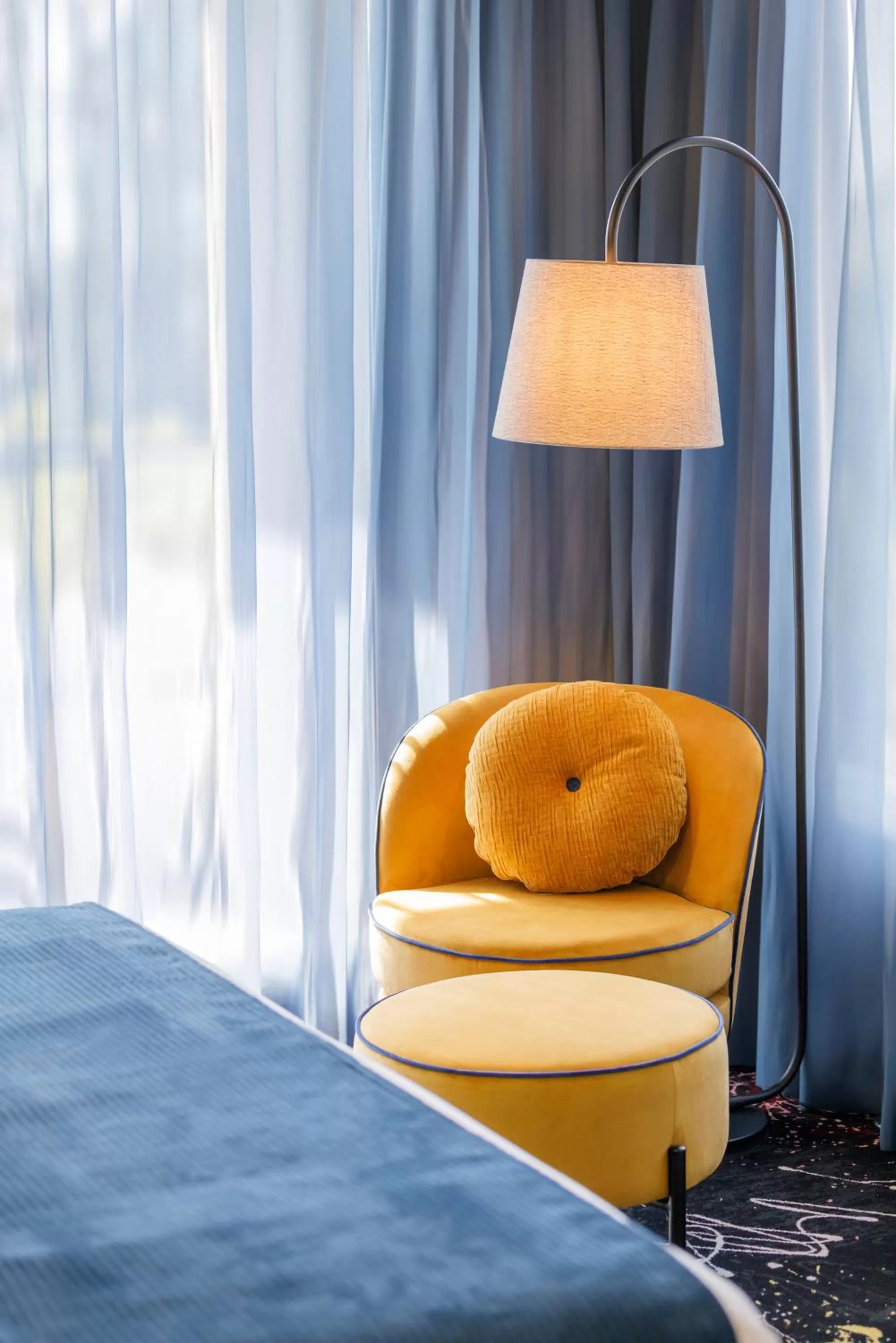 Living room in Mercure Melbourne St Kilda Road