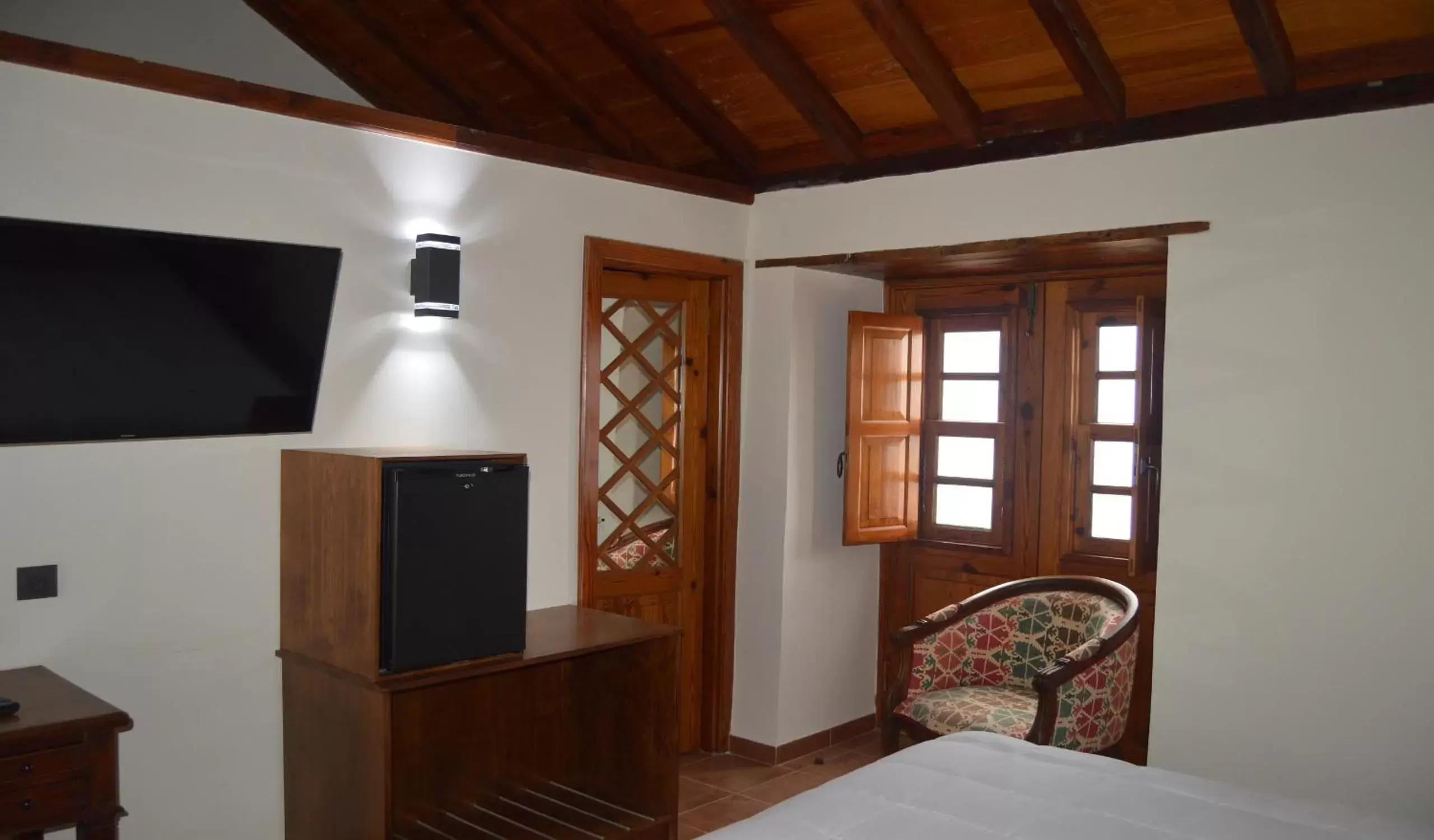Photo of the whole room, TV/Entertainment Center in Hotel Rural Casablanca