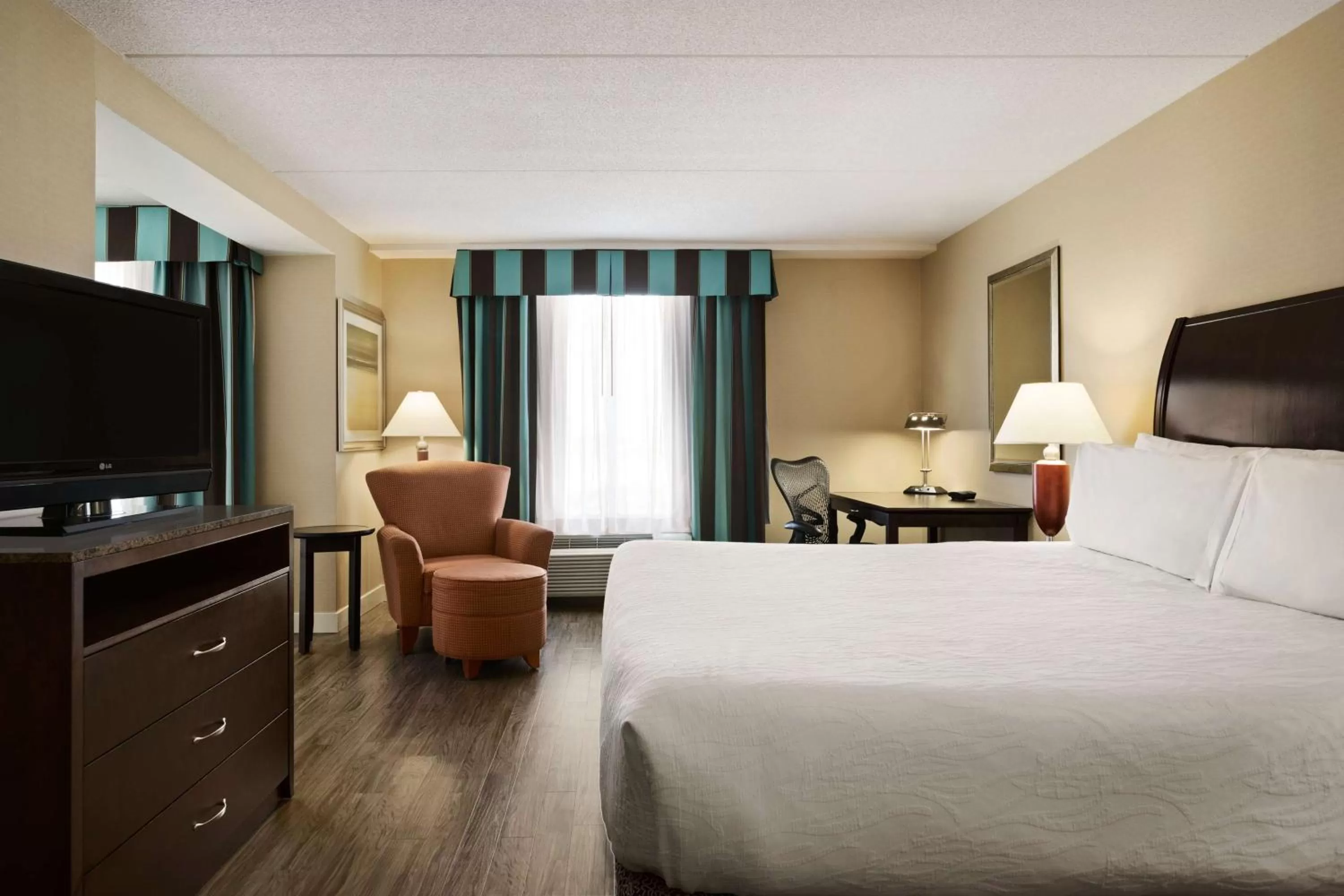 Bedroom, Bed in Hilton Garden Inn Toronto/Vaughan