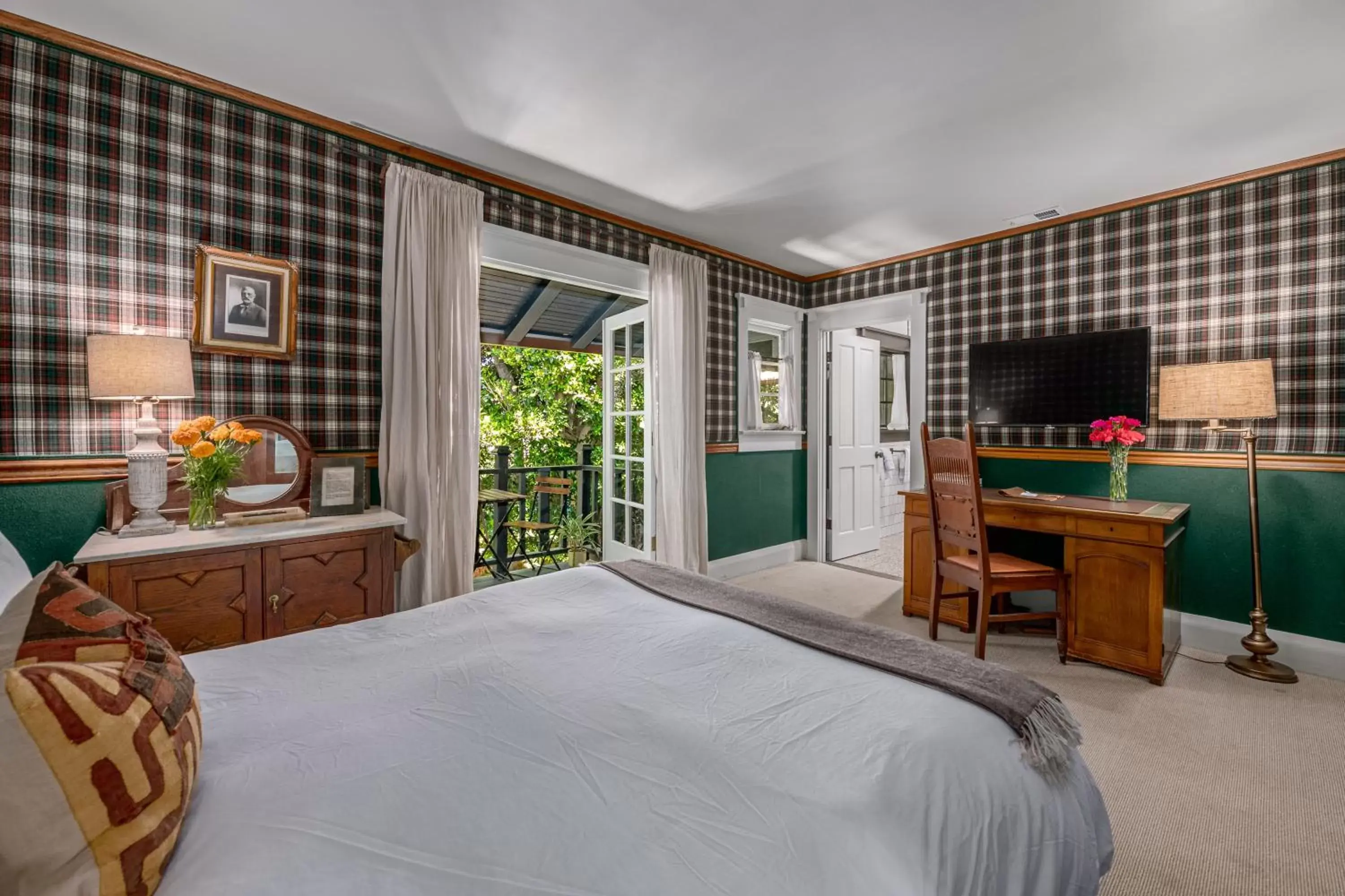 Queen Room with Balcony in Venice Beach House Queen Room with Balcony in Venice Beach House