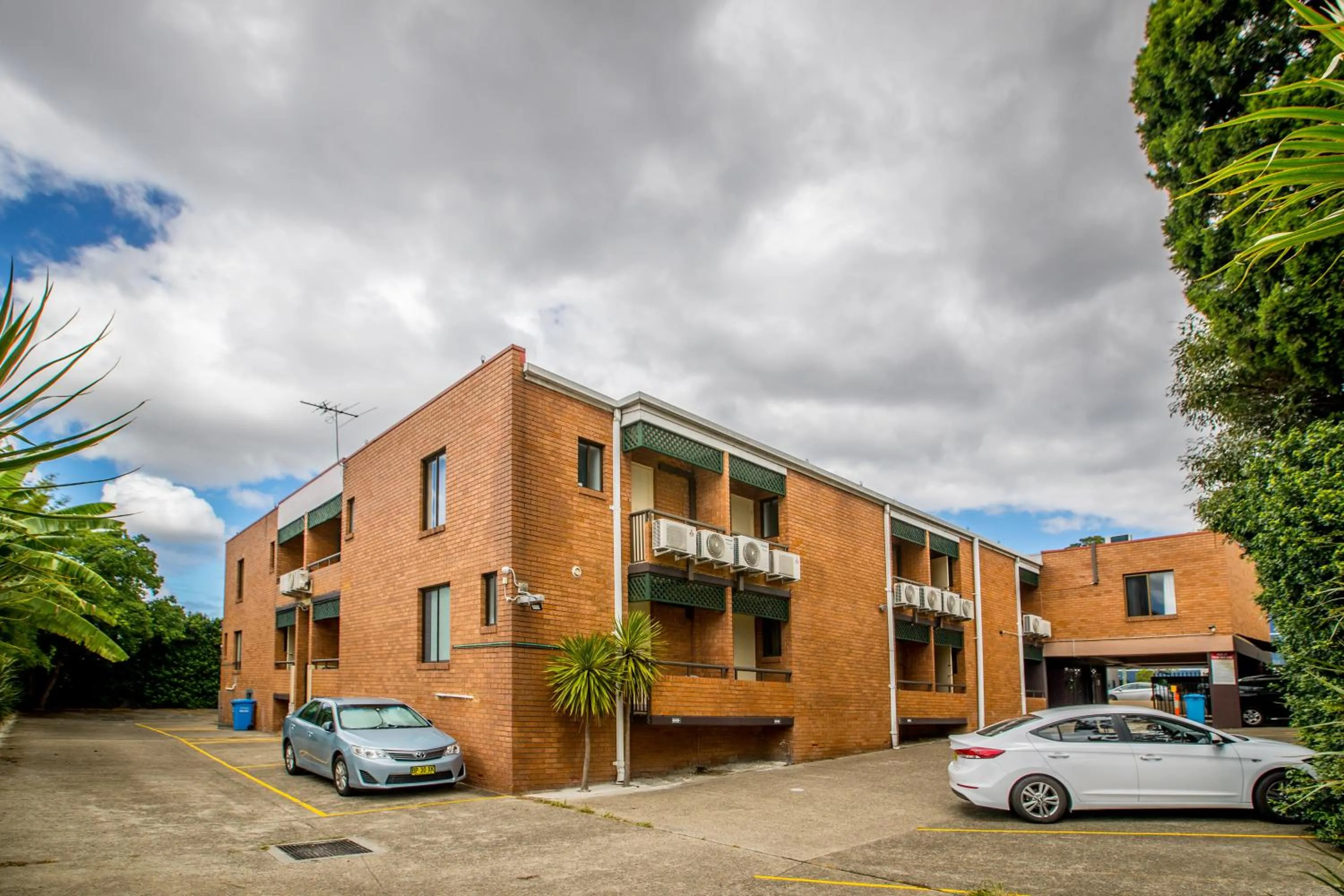 Property building in Garden Lodge Sydney Hotel