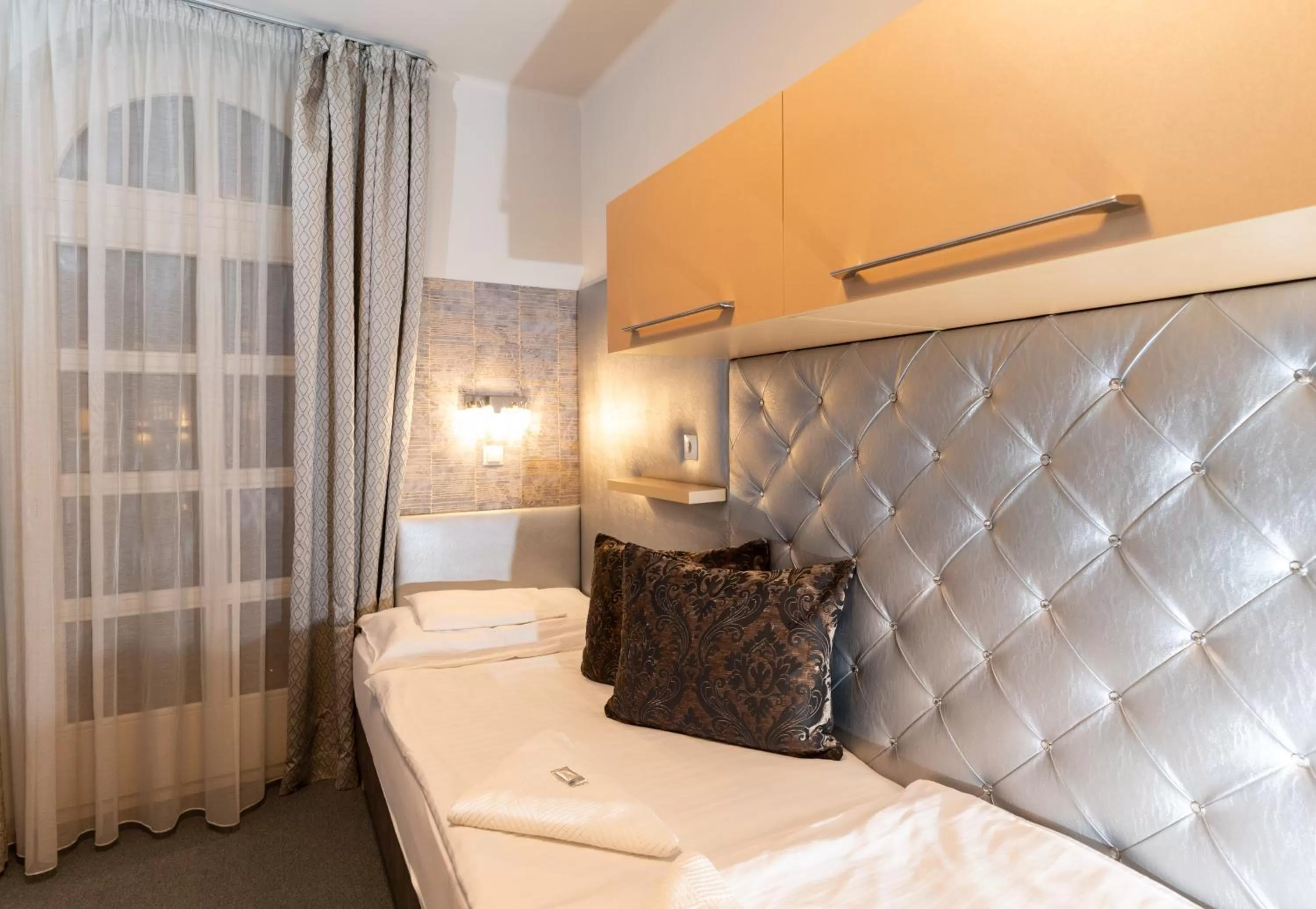 Photo of the whole room, Bed in Teátrum Boutique Hotel