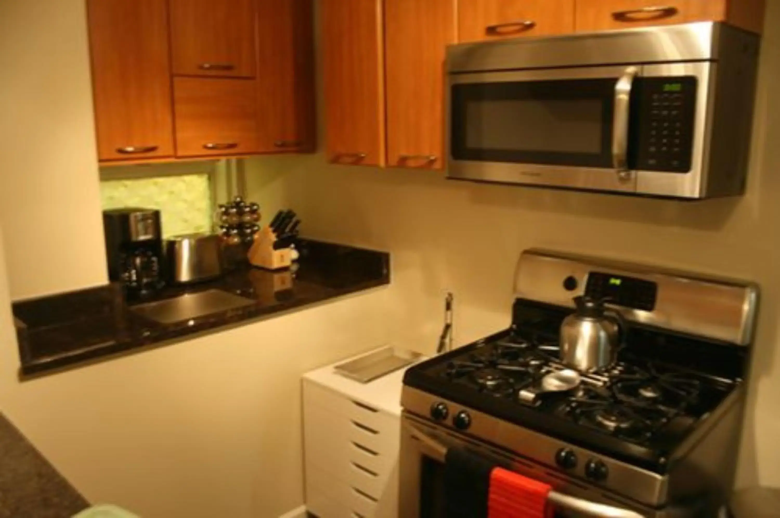 Other, Kitchen/Kitchenette in Roscoe Village Guesthouse