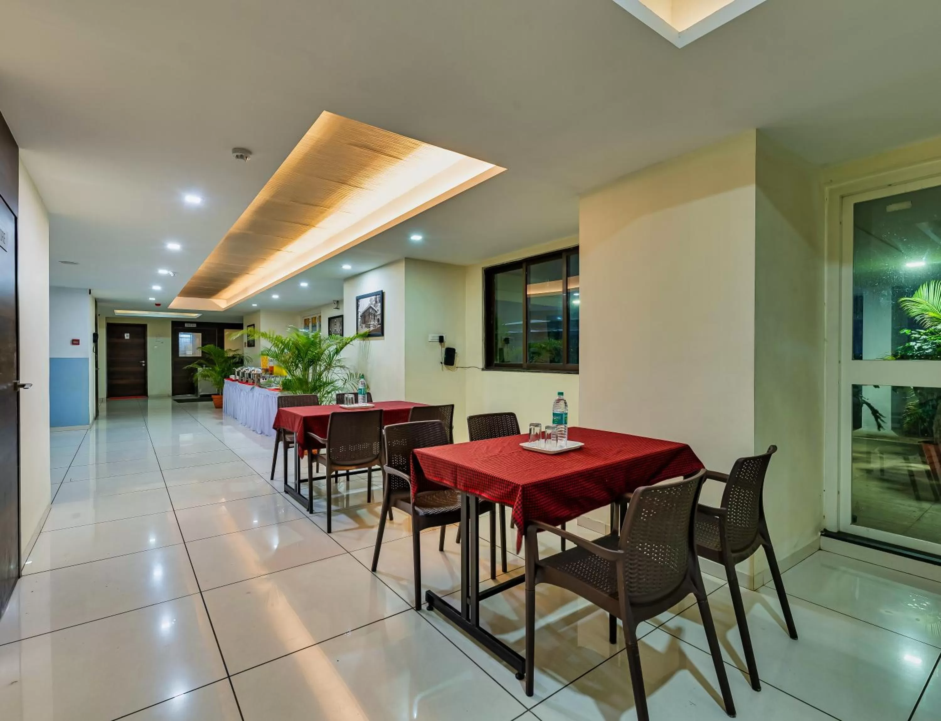 Restaurant/places to eat in Hotel Galaxy Inn Kolhapur