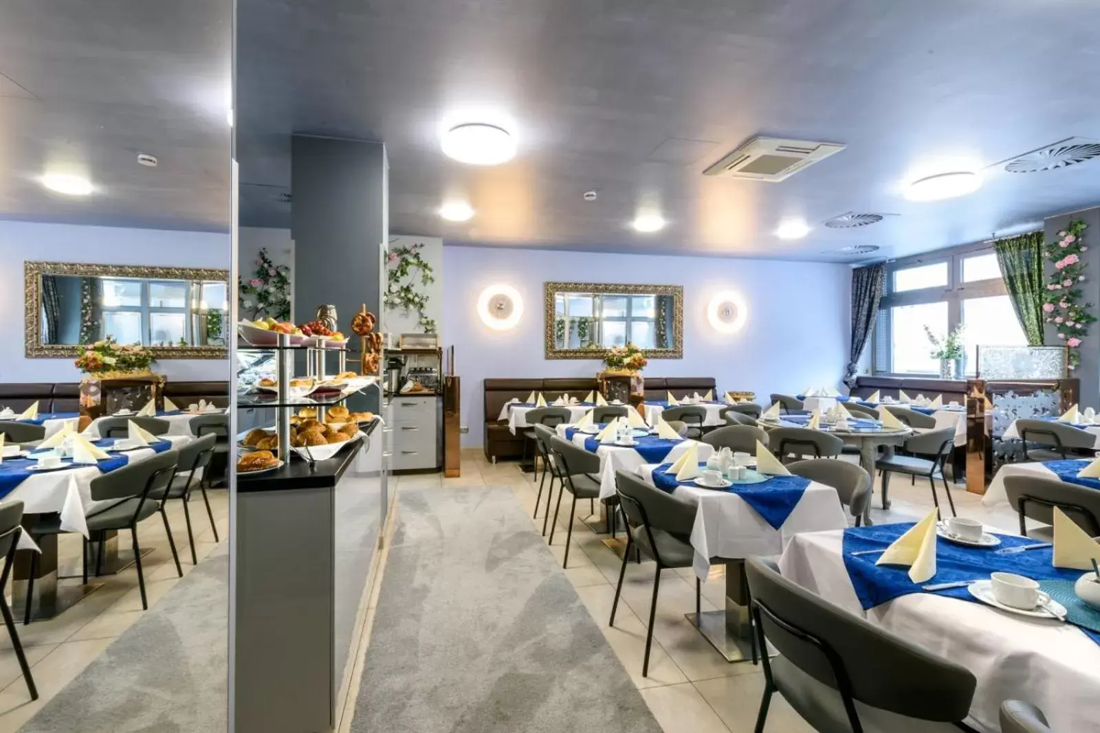 Restaurant/Places to Eat in Hotel Rivoli