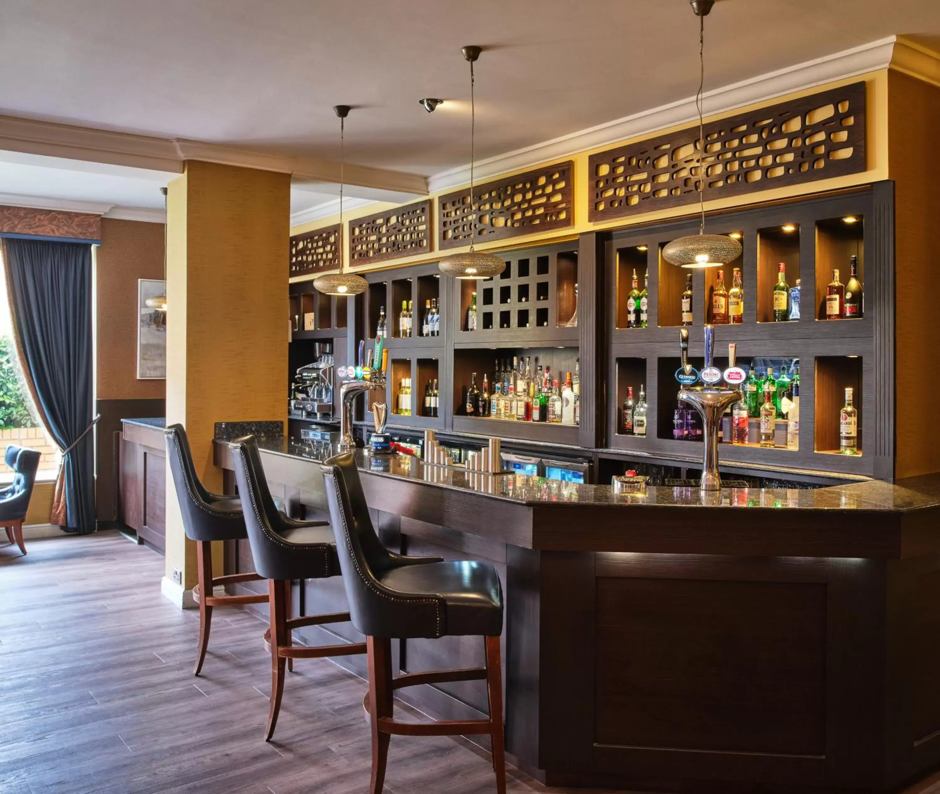 Lounge or bar, Lounge/Bar in Mercure Milton Keynes Hotel