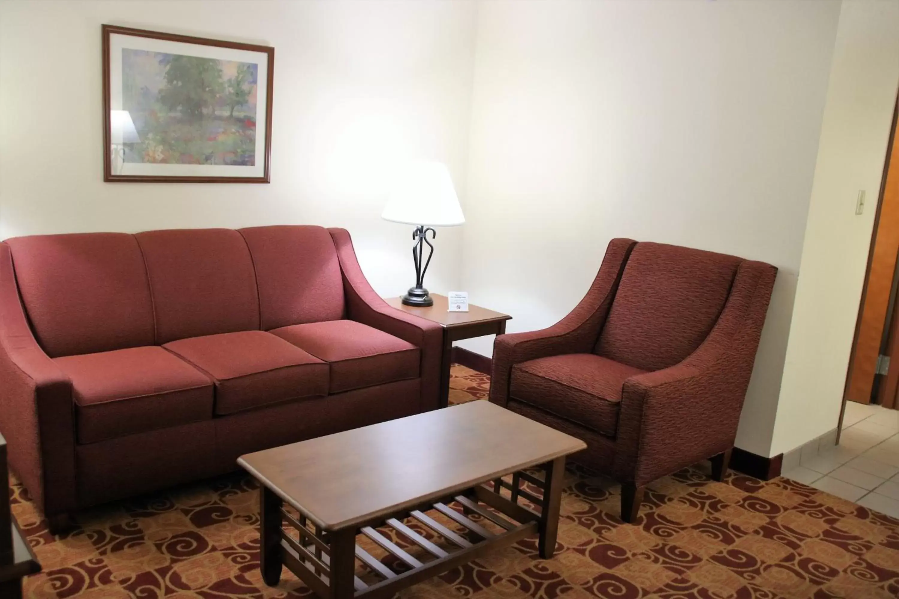 Living room, Seating Area in Hawthorn Suites by Wyndham Louisville East