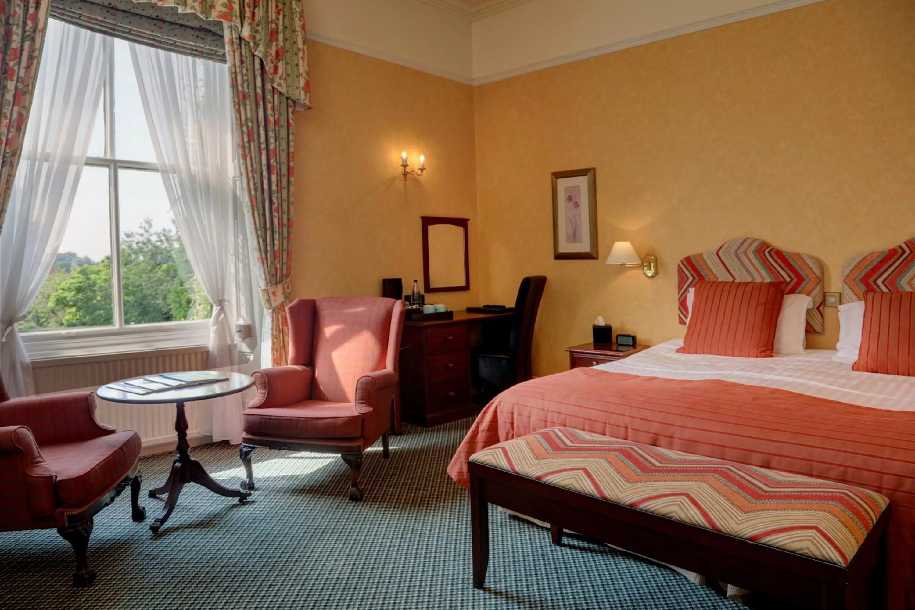 Bed in Best Western Forest and Vale Hotel