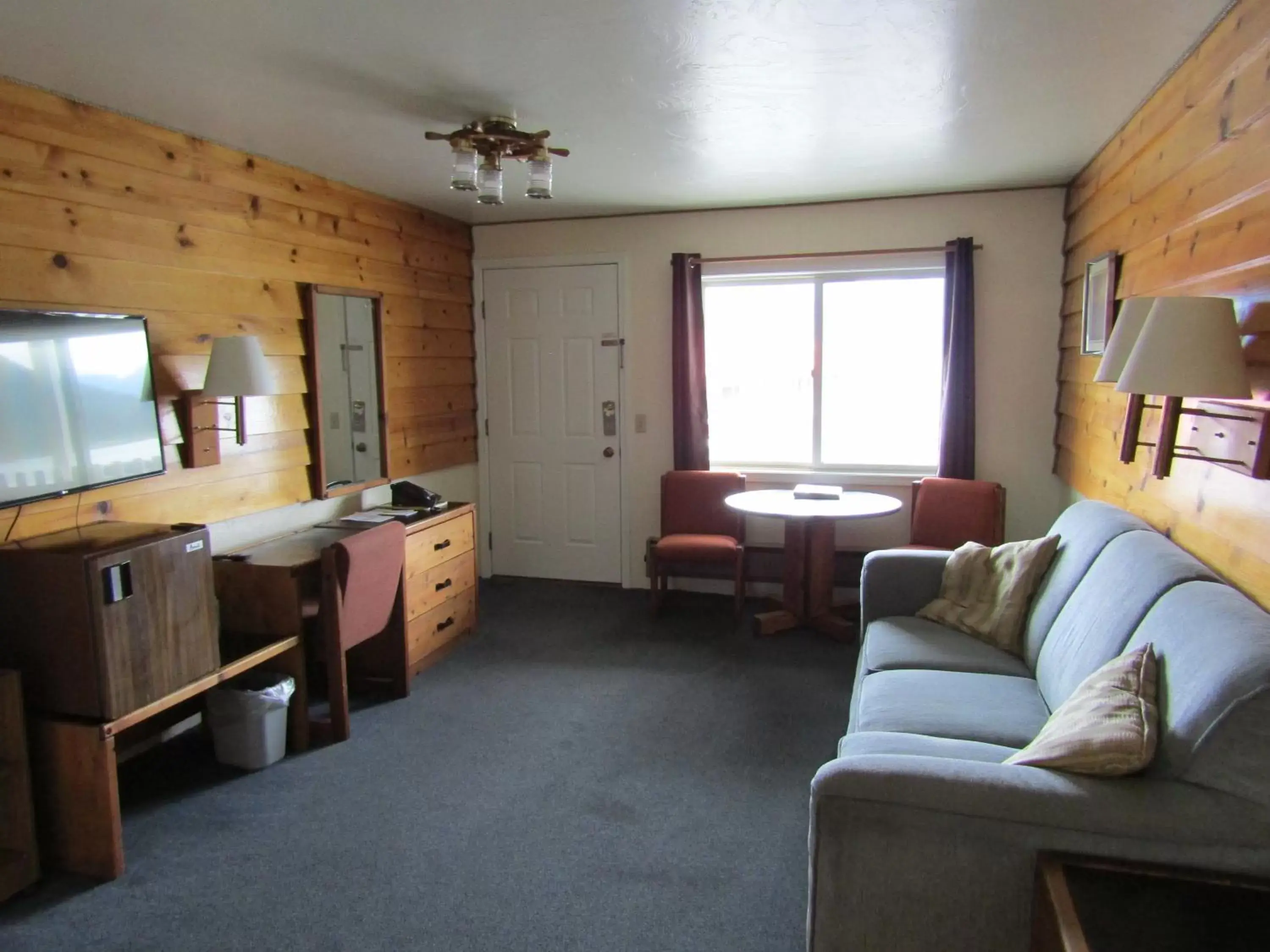 Seating Area in Captain's Choice Motel