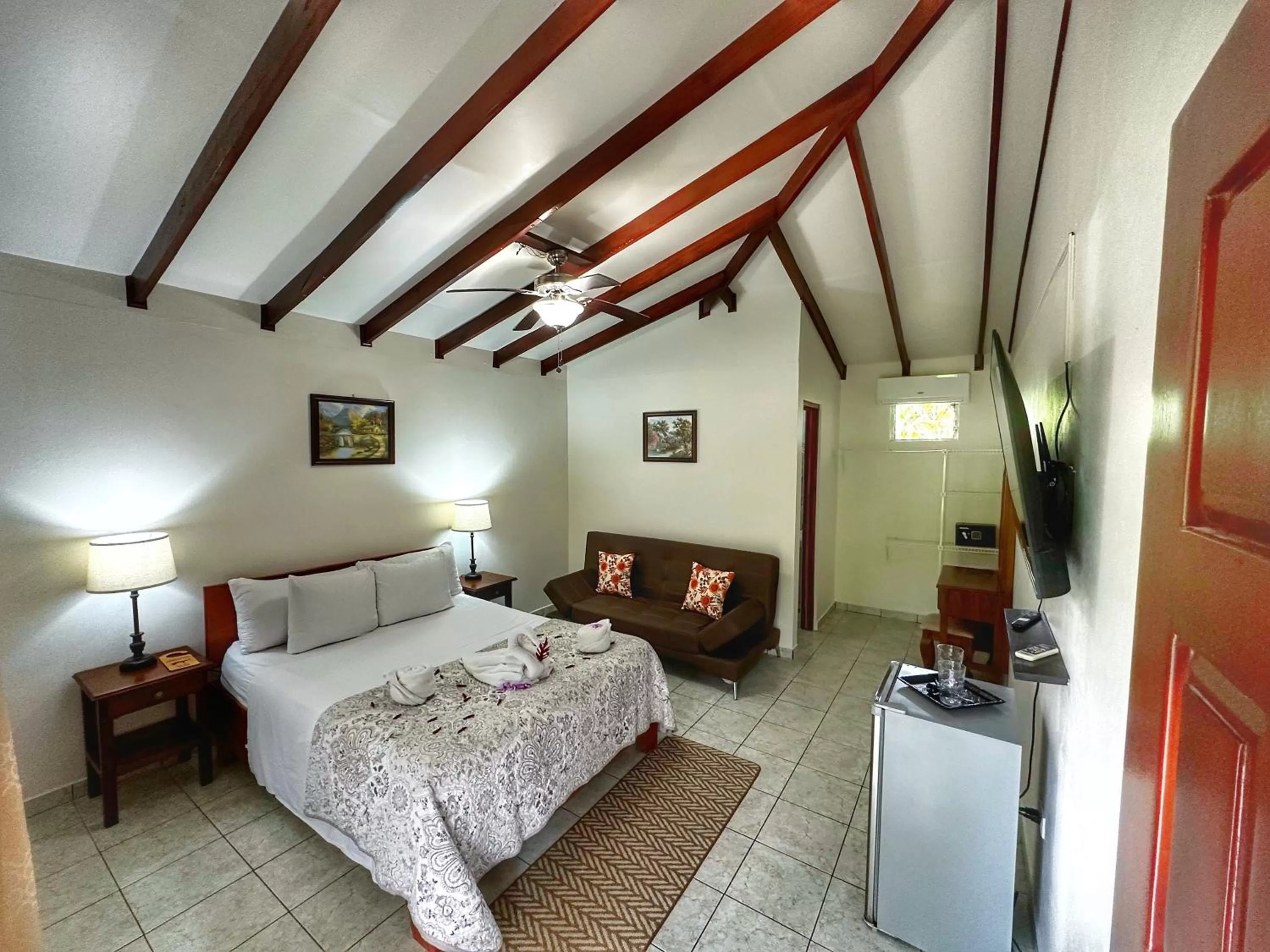 Loma Real Hot Springs Bed & Breakfast