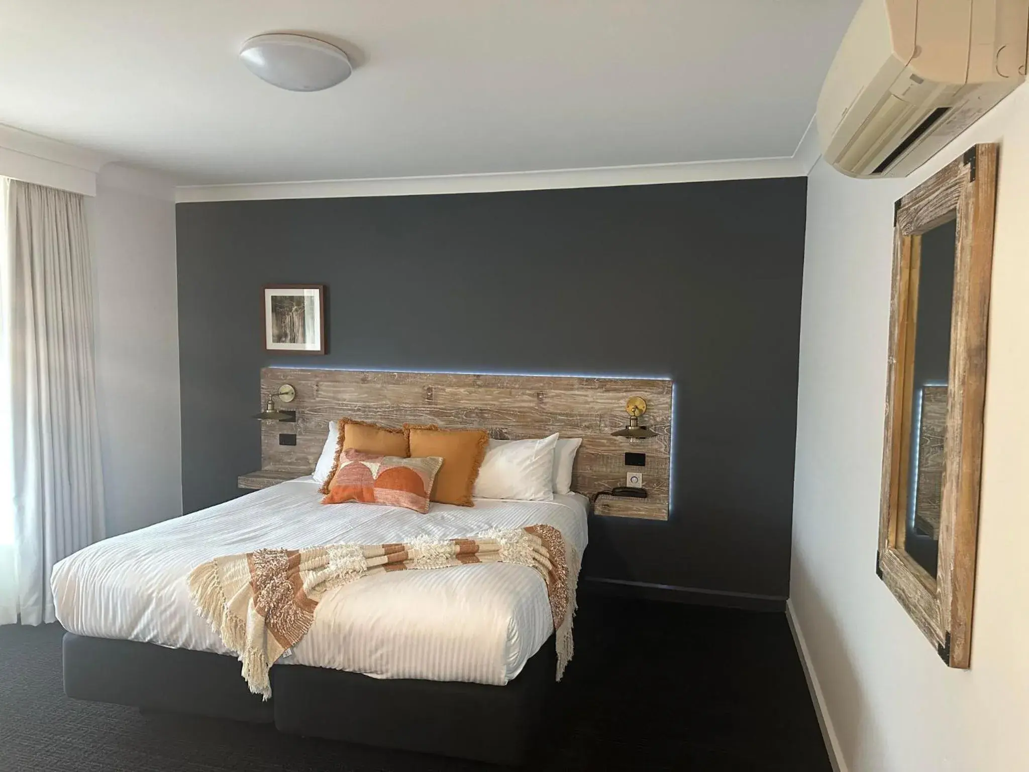 Bed in ibis Styles Orange Bed in ibis Styles Orange