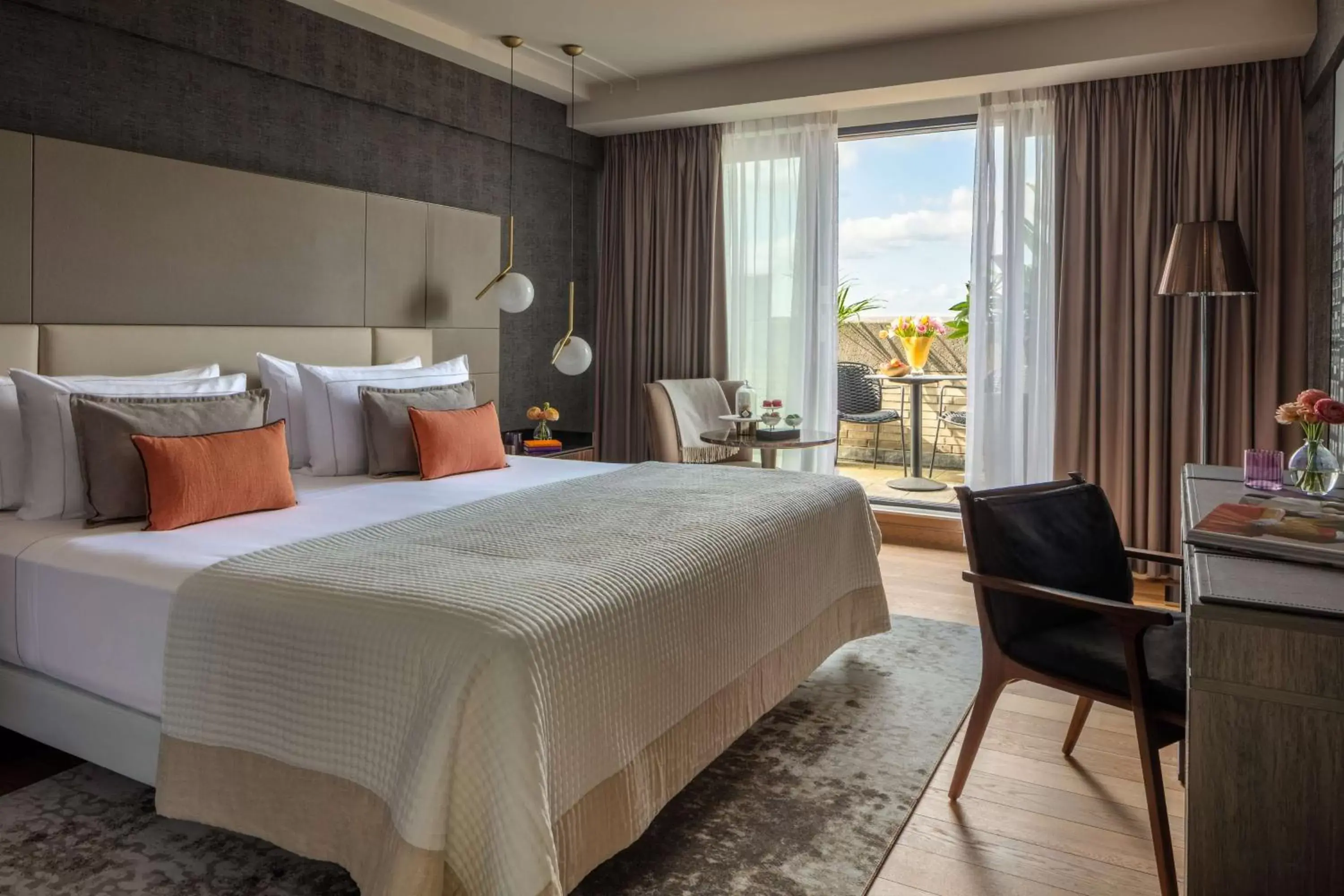Bedroom, Bed in Anantara Grand Hotel Krasnapolsky Amsterdam