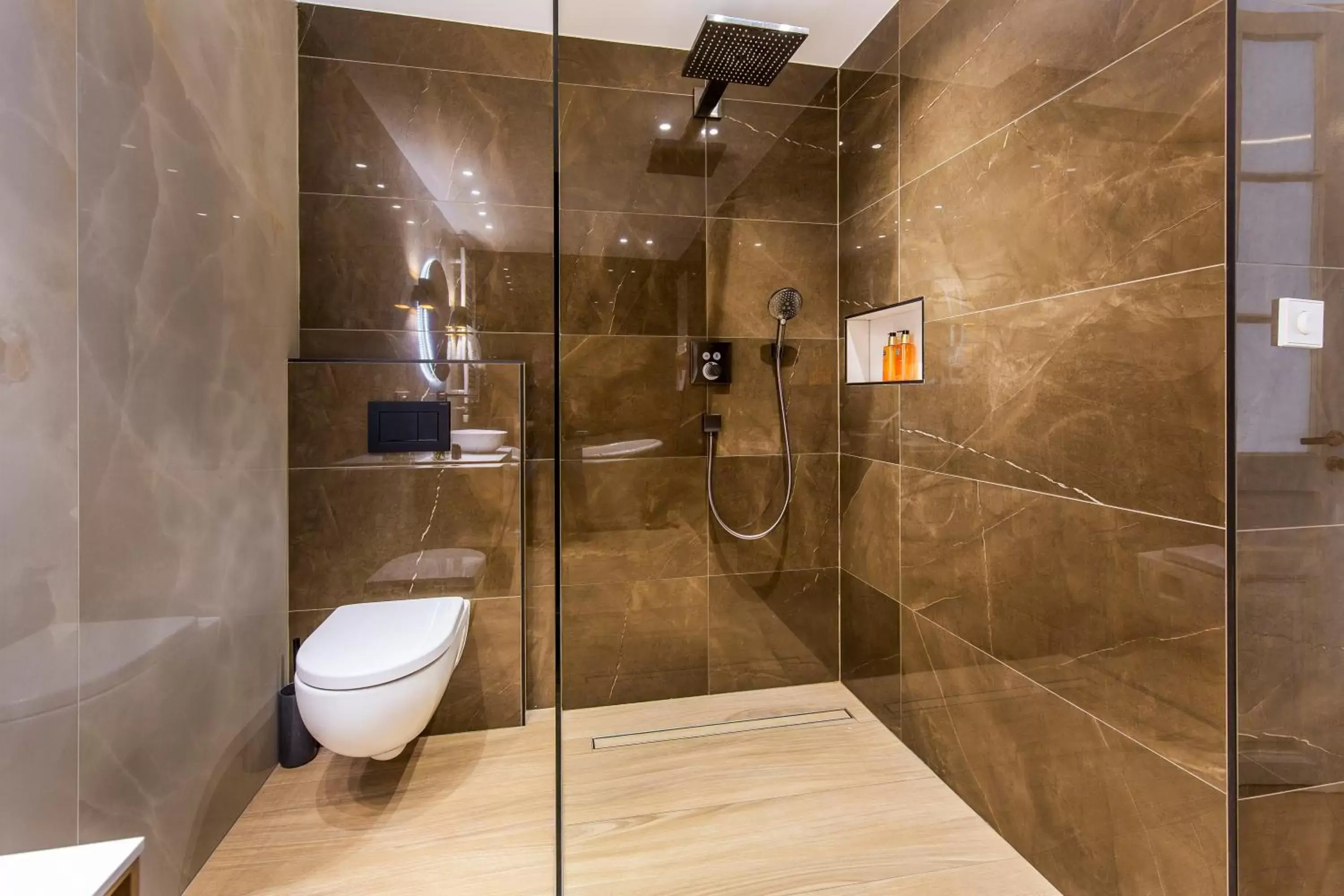 Shower, Bathroom in Amstel Corner Hotel