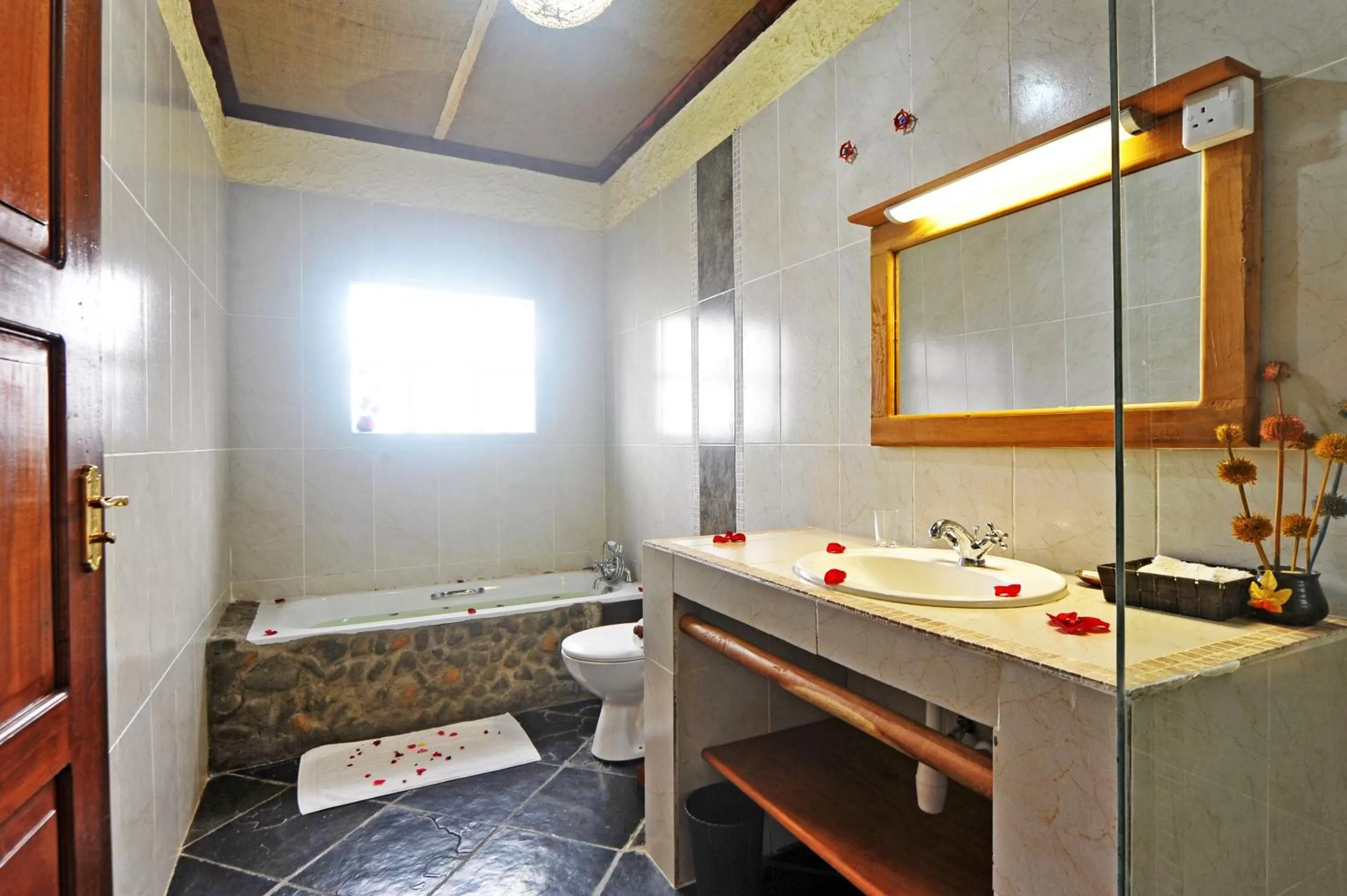 Bathroom in Mwanzo Lodge