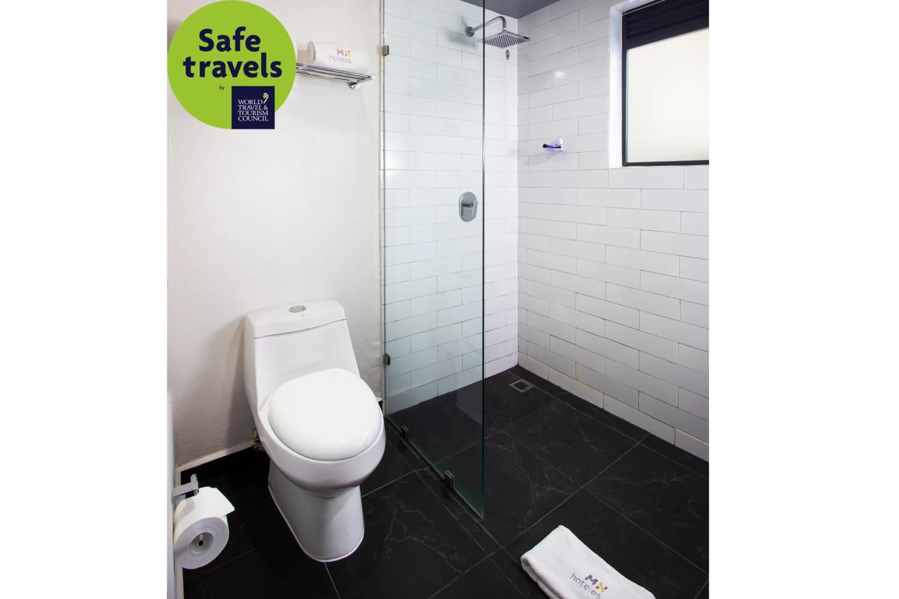 Bathroom in Hotel MX mas roma CDMX, Trademark Collection by Wyndham