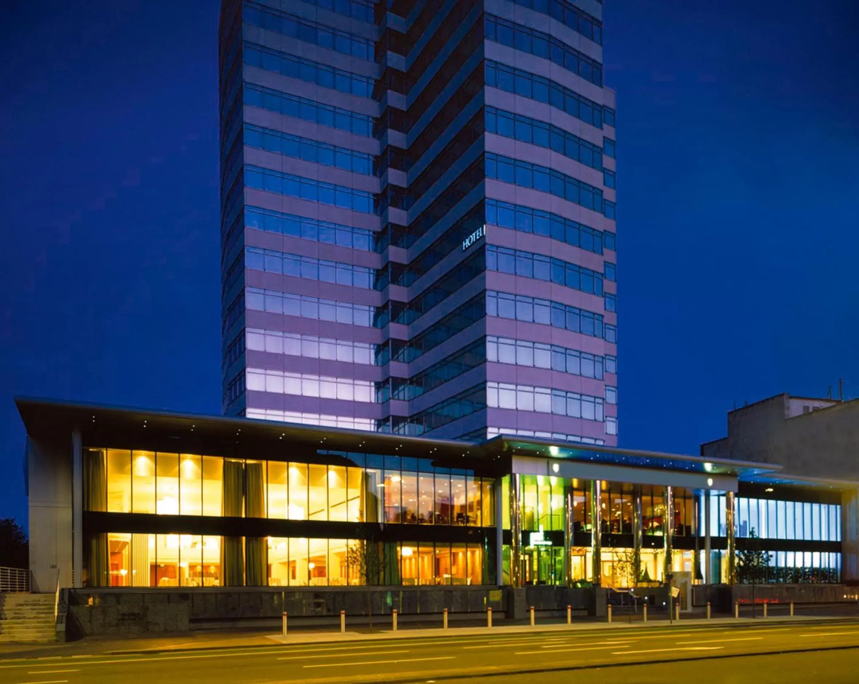 Facade/entrance, Property Building in Mercure Cardiff Holland House Hotel & Spa