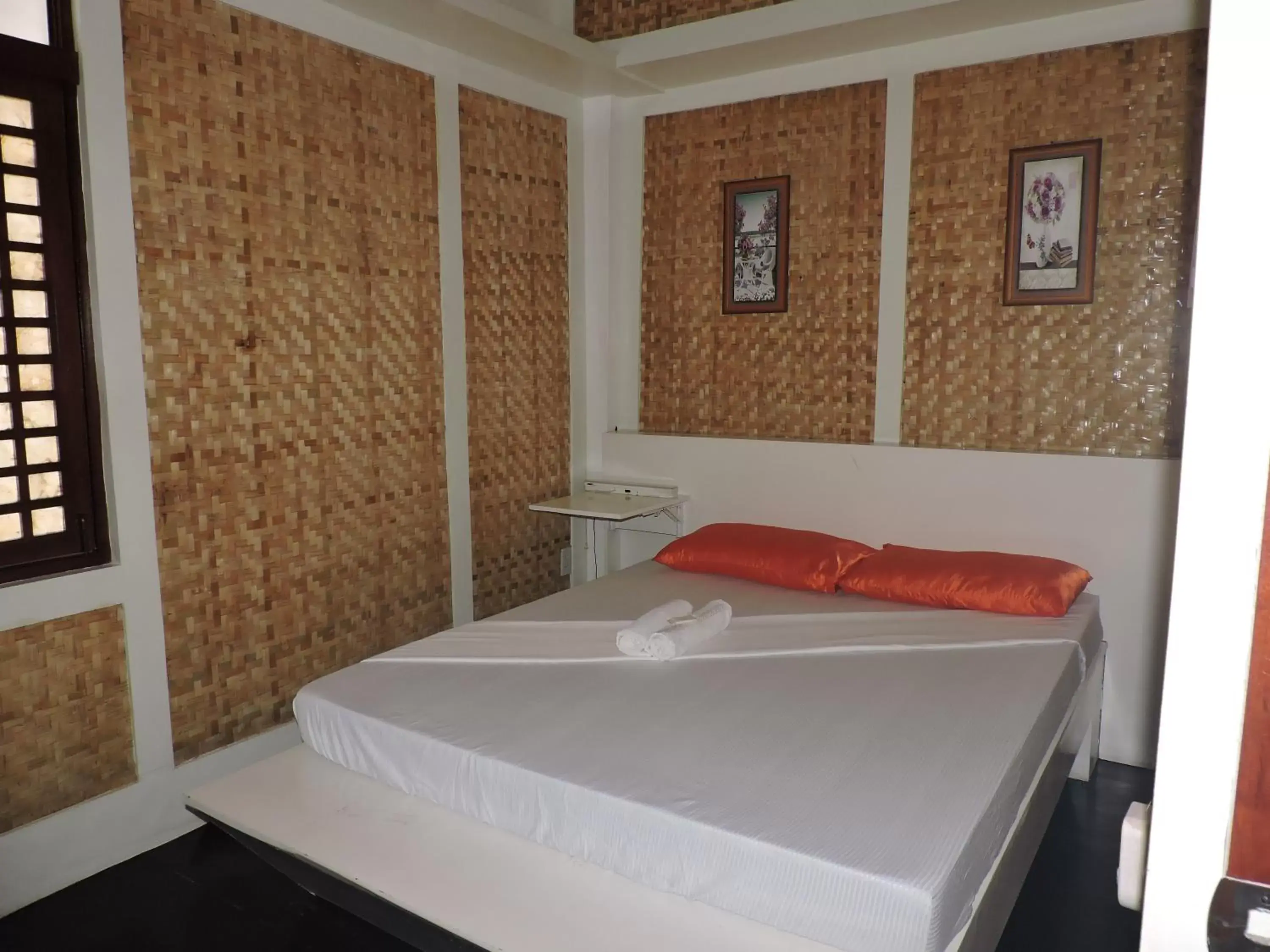 Bed in Orange Mangrove Pension House