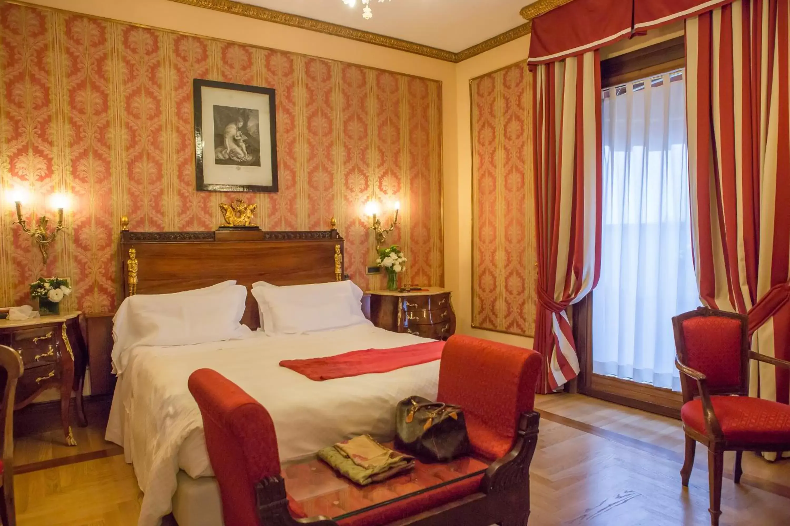 Bedroom, Bed in Due Torri Hotel