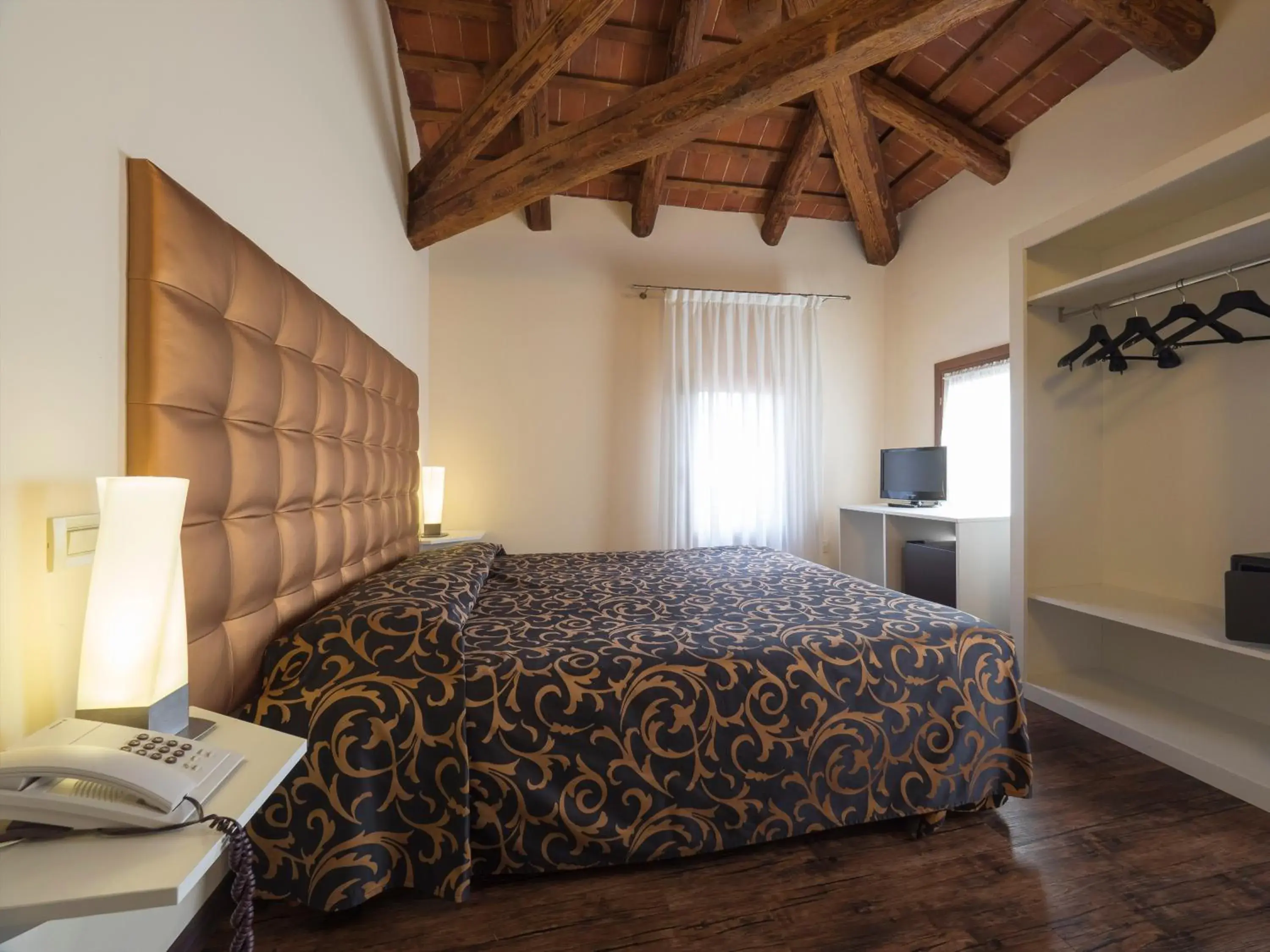 Photo of the whole room, Bed in Hotel Villa Braida