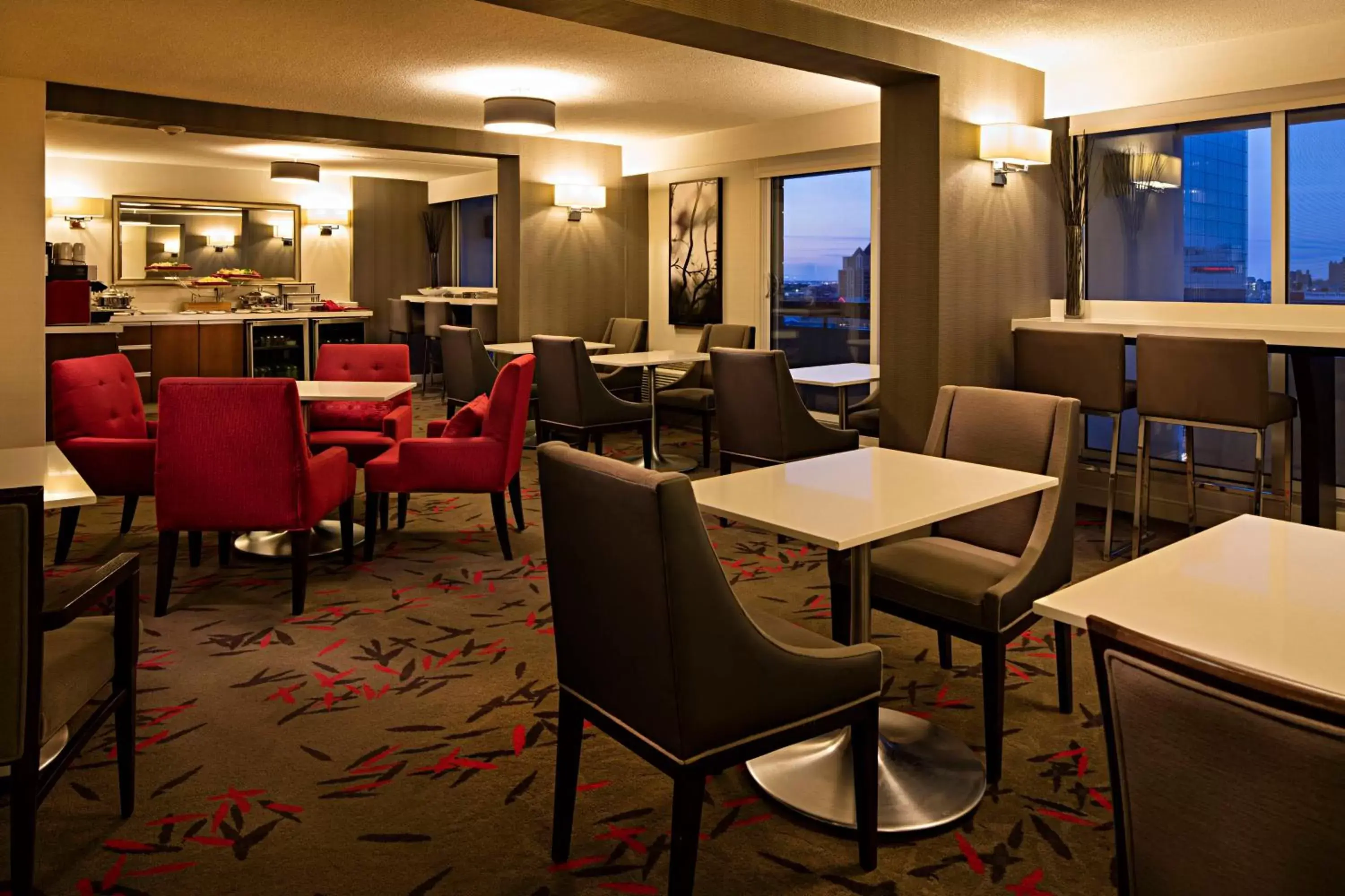 Lounge or bar, Restaurant/Places to Eat in Delta Hotels by Marriott Winnipeg