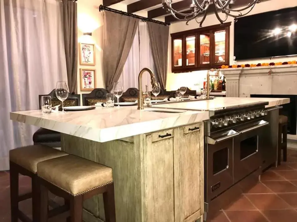 Kitchen/Kitchenette in Artesana Luxury Villa