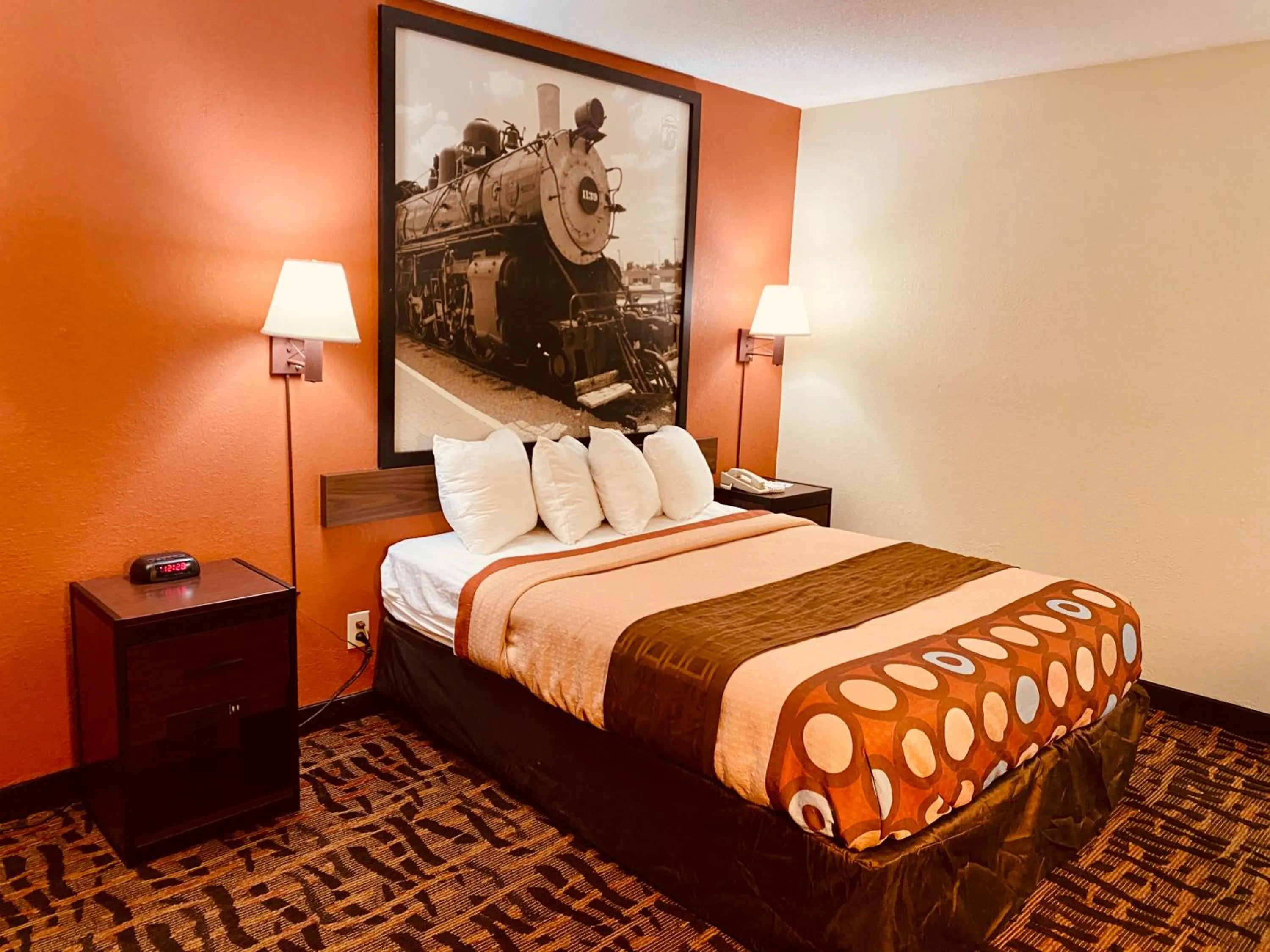 Bed in Super 8 by Wyndham Lawrence KU