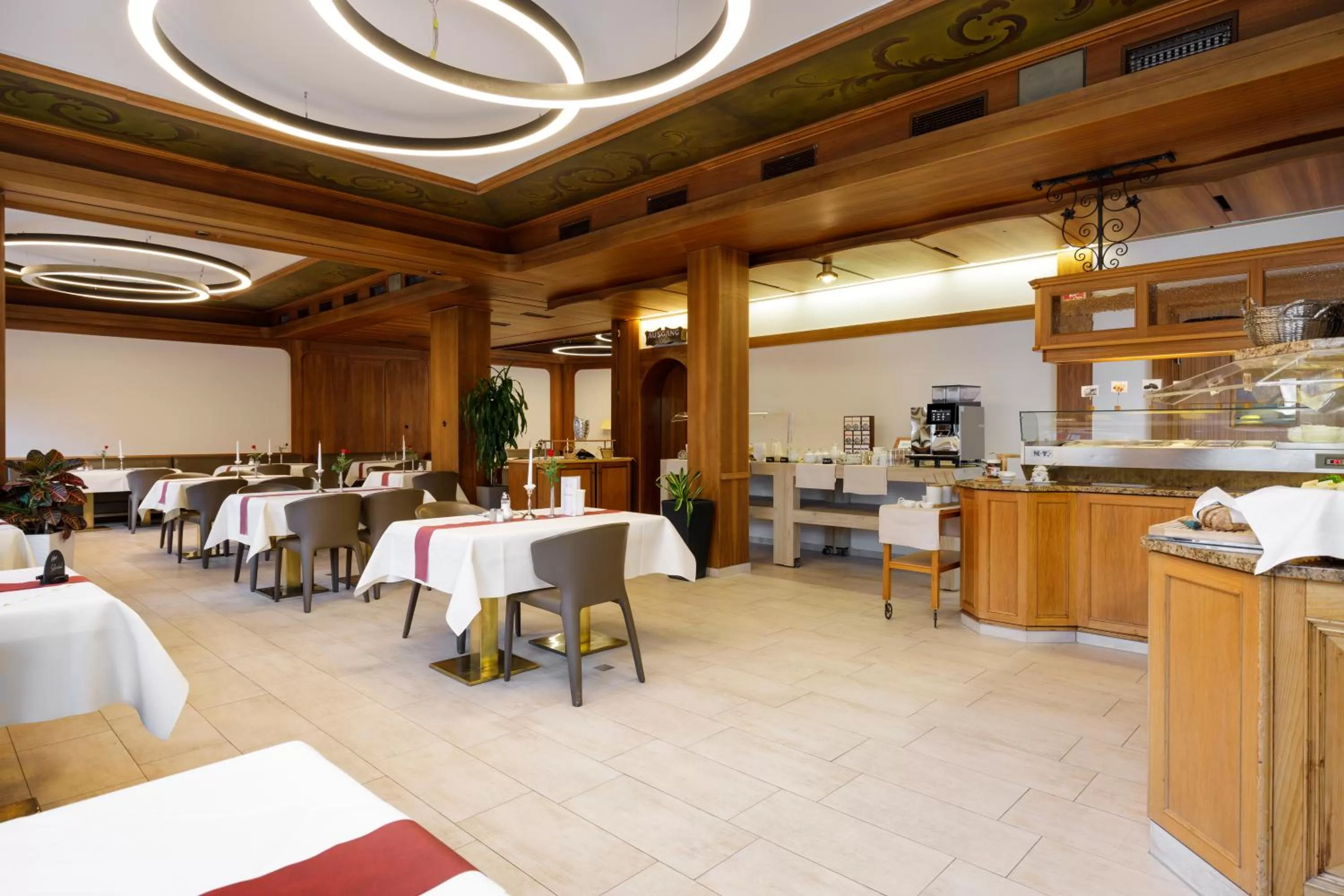 Restaurant/places to eat in Hotel Rose