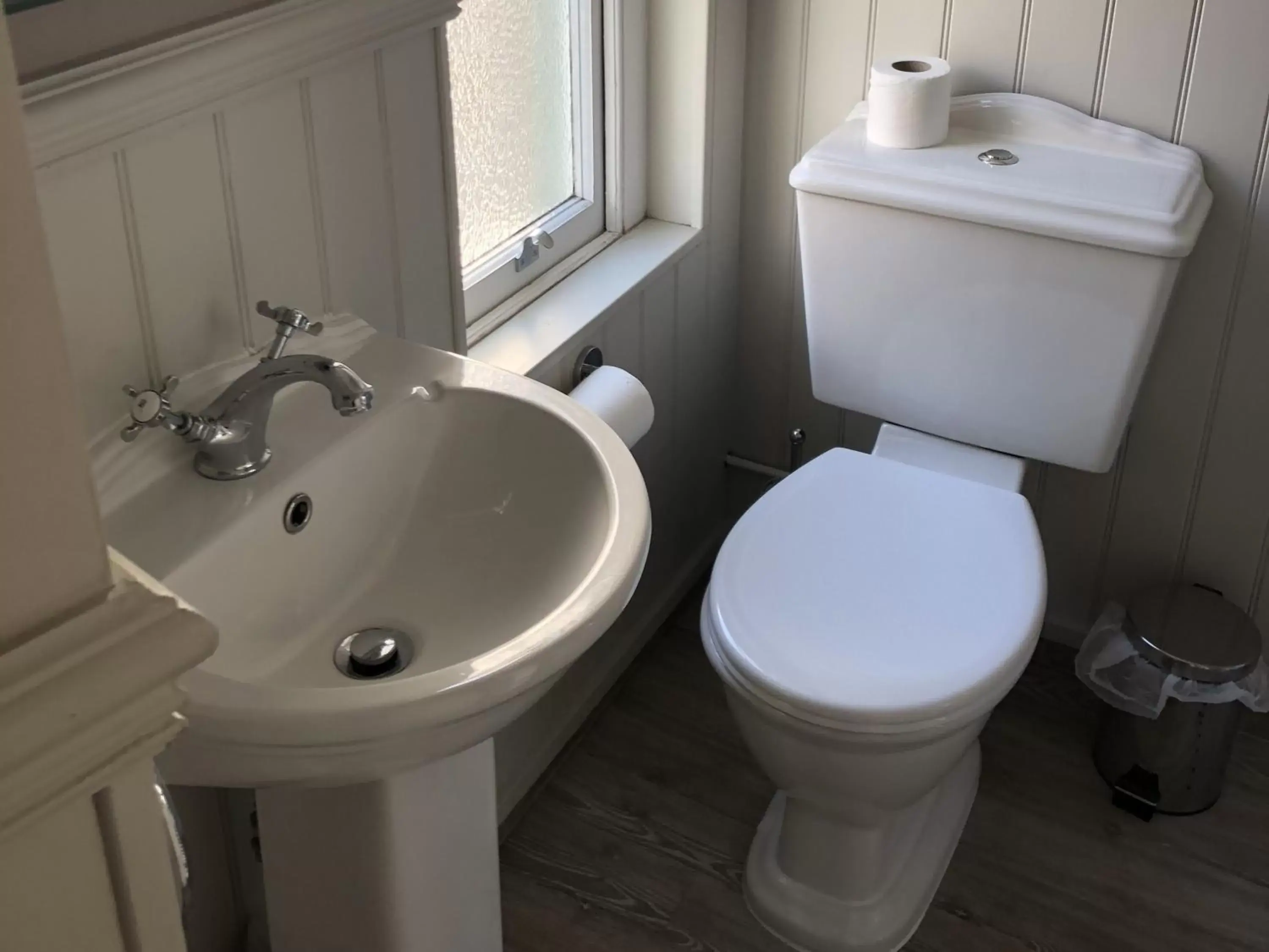 Bathroom in The Cornubia Inn