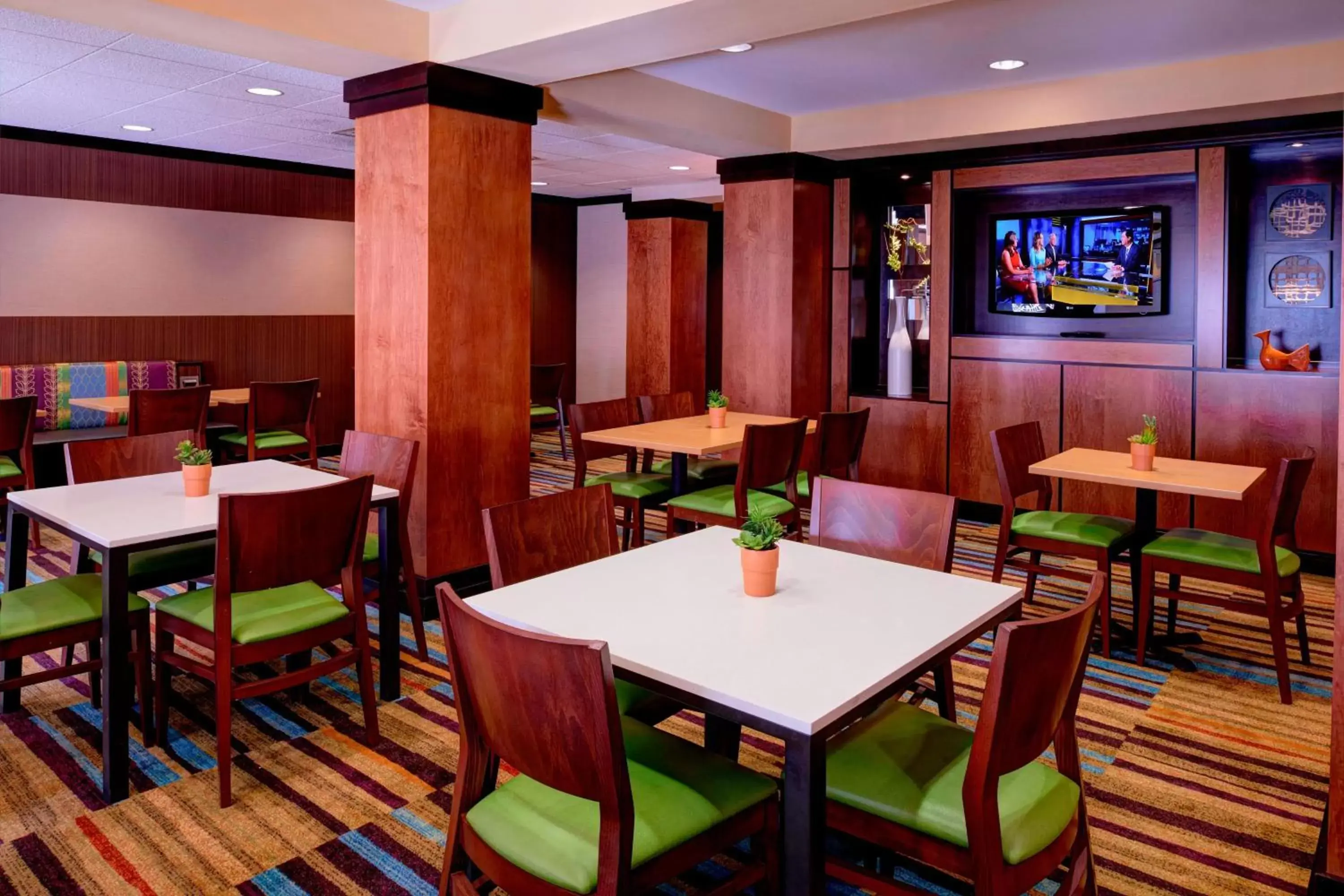 Restaurant/Places to Eat in Fairfield Inn and Suites New Buffalo