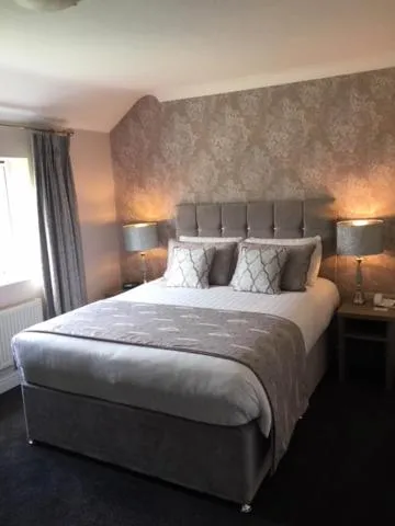 Photo of the whole room, Bed in Slaters Country Inn