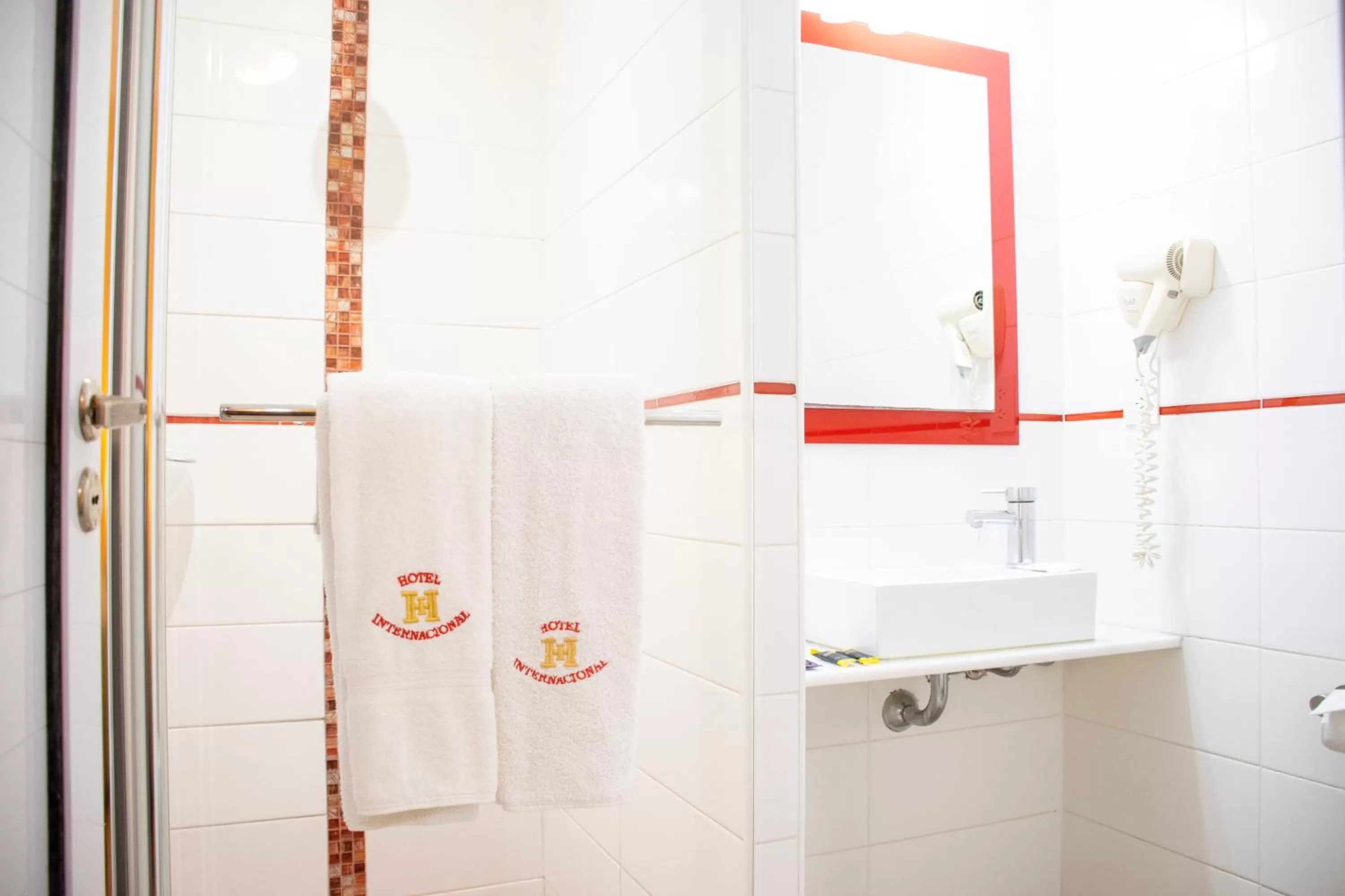 Shower in Hotel Internacional