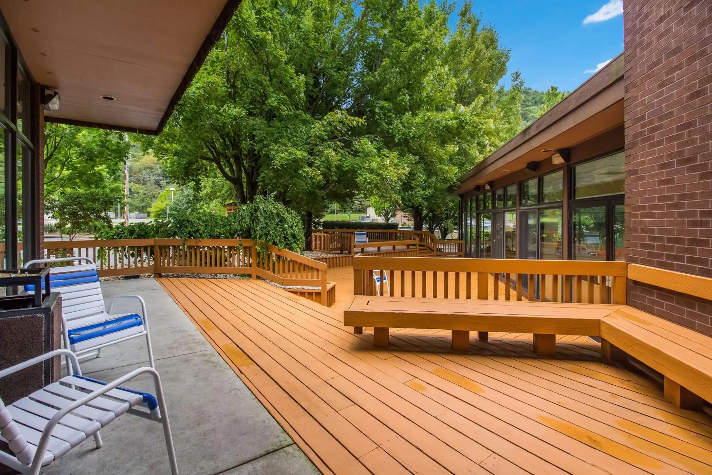 Property building in Best Western Braddock Inn Property building in Best Western Braddock Inn