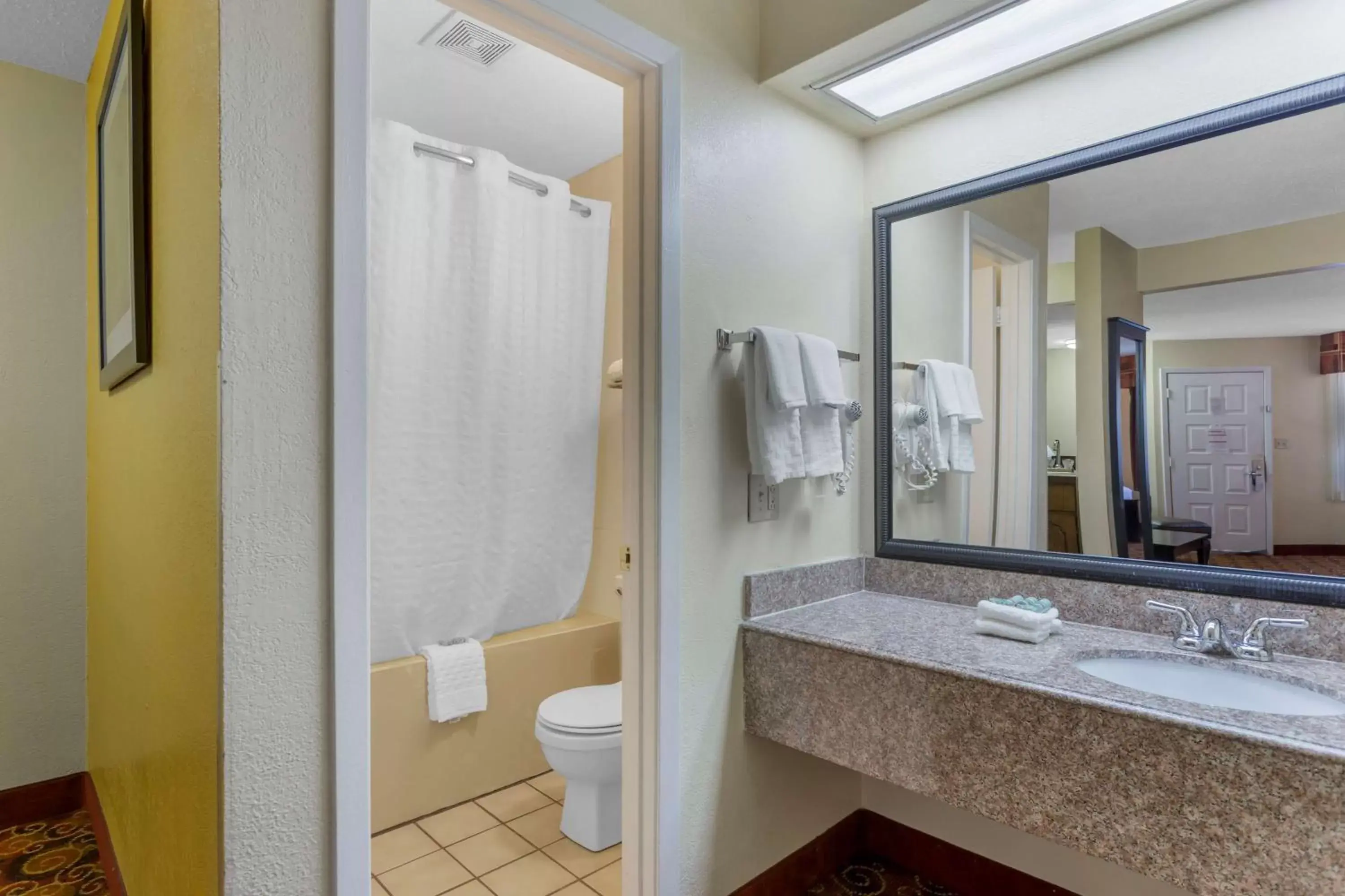 Bathroom in Best Western Benton Inn