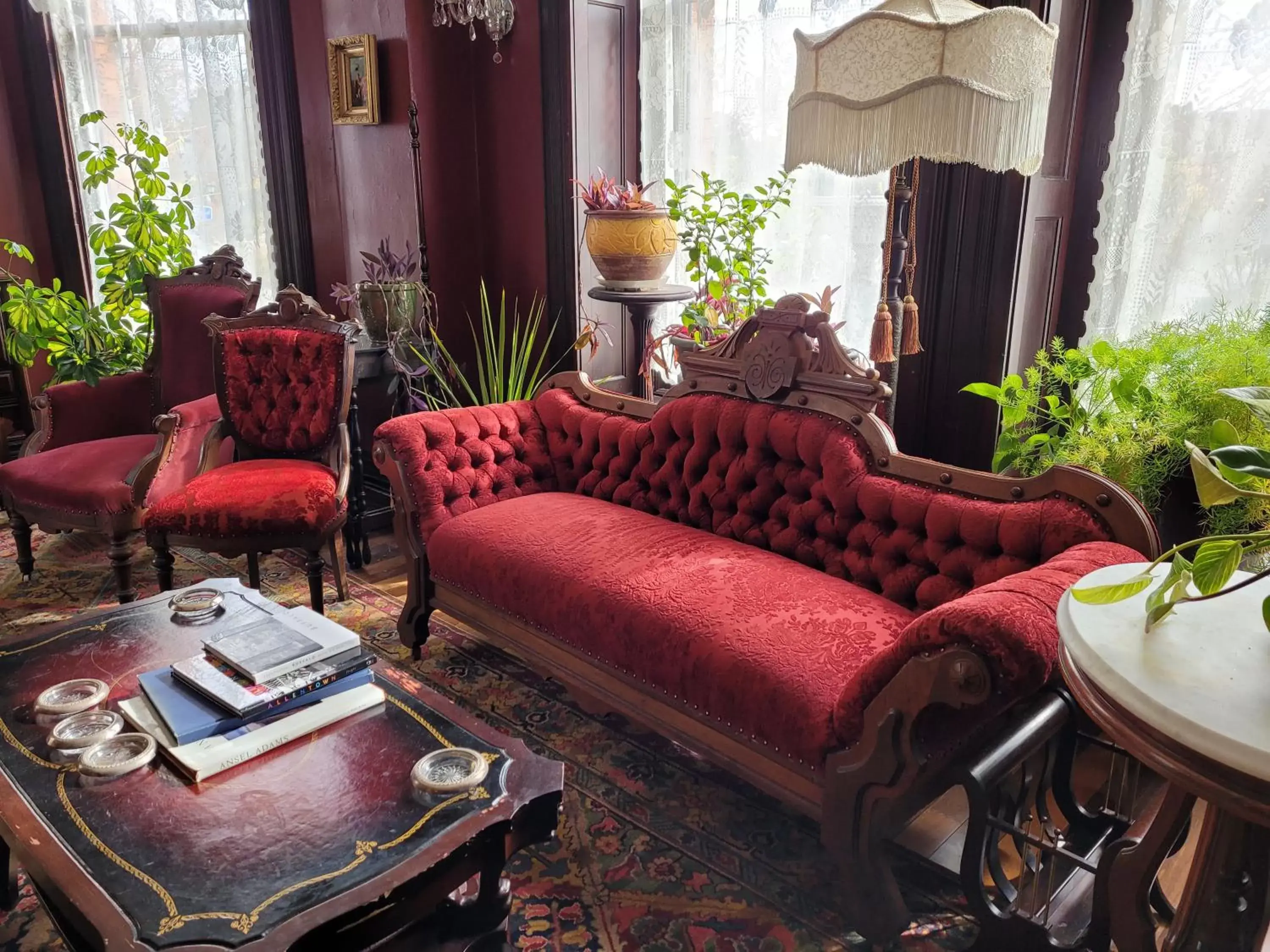 Living room, Seating Area in Buffalo Harmony House