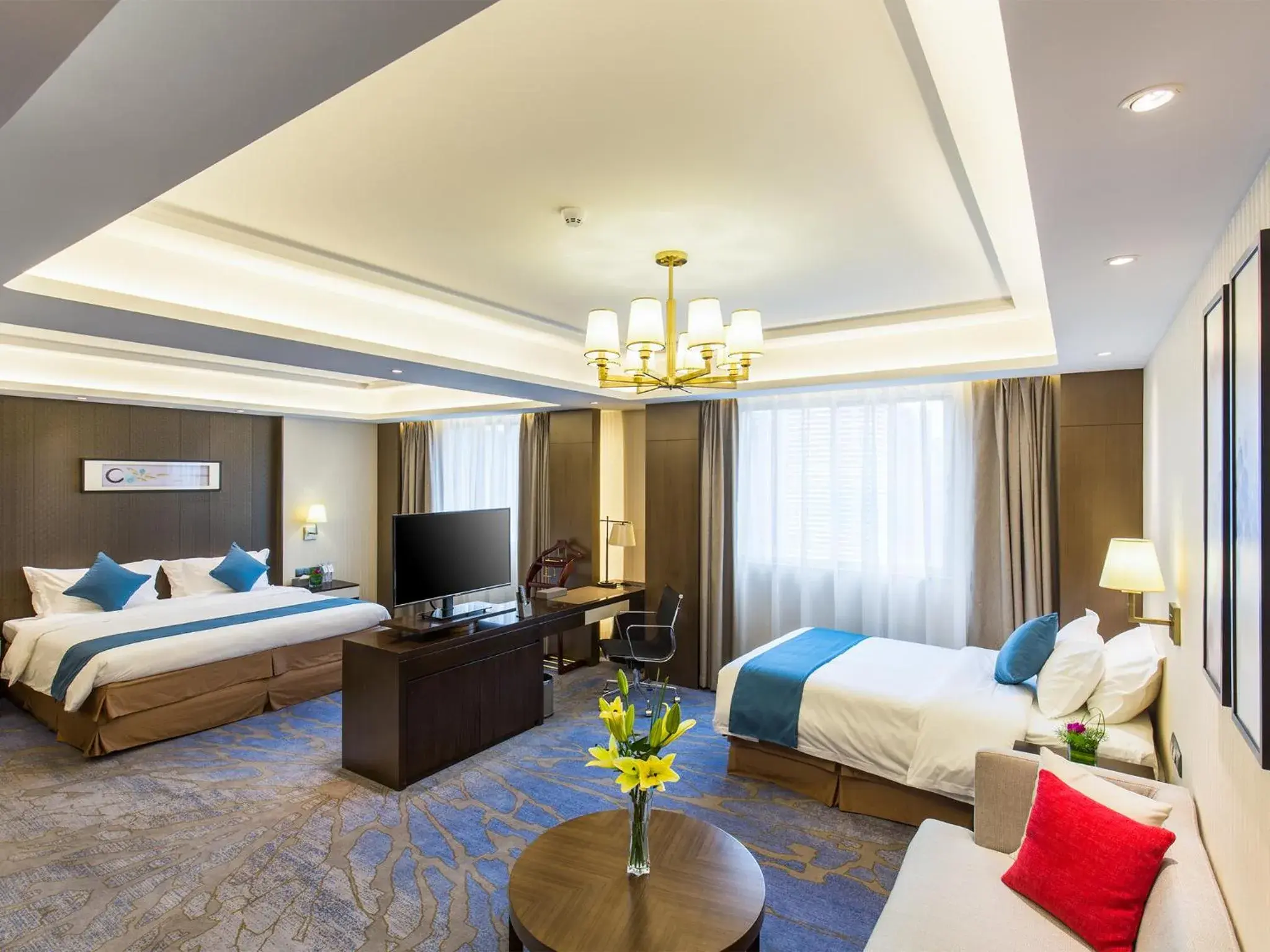 Photo of the whole room, Room Photo in Wan Yue Grand Skylight Hotel