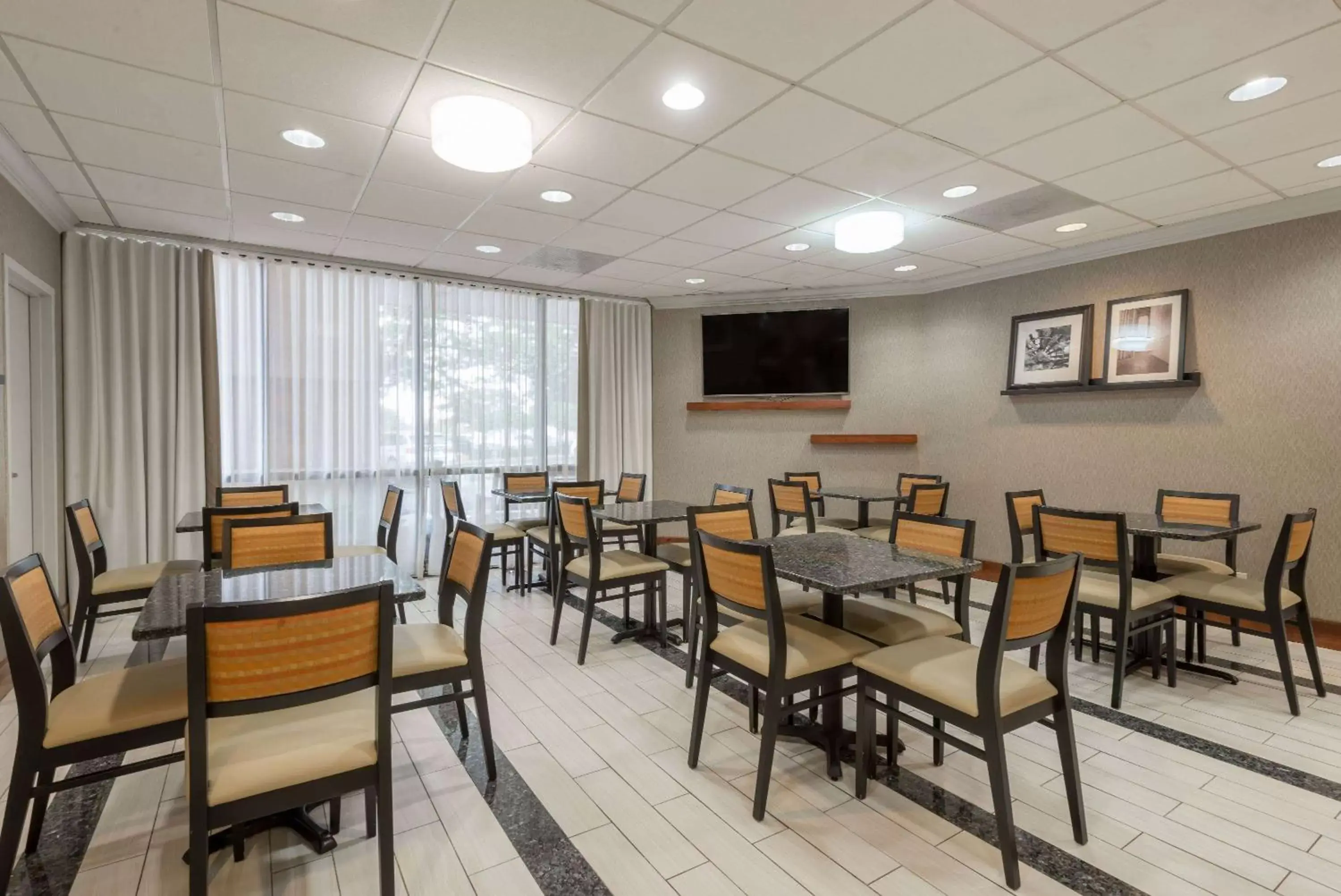 Breakfast, Restaurant/Places to Eat in Wingate by Wyndham Springfield