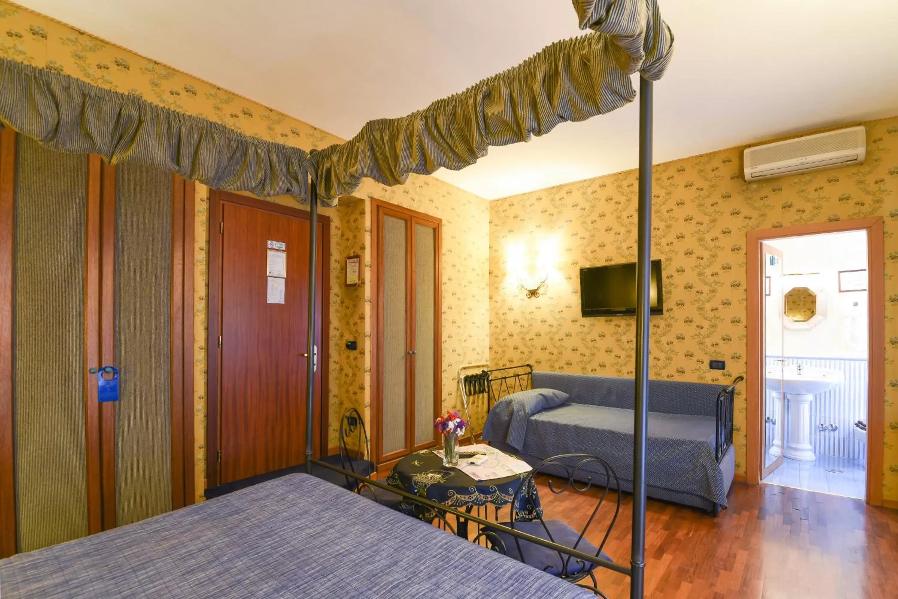 Bed, Room Photo in Residenza Ave Roma