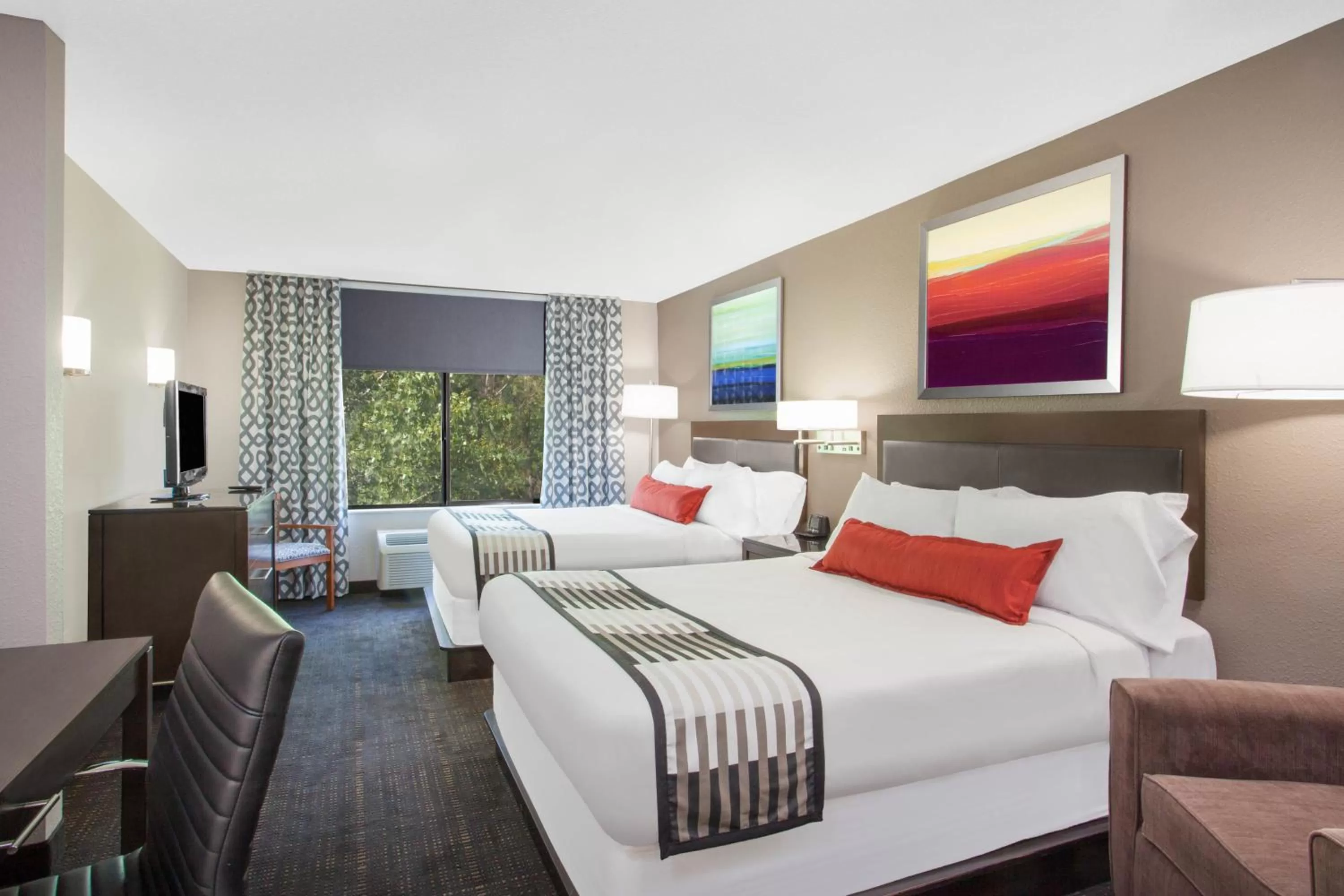 Photo of the whole room, Bed in Wingate by Wyndham Columbia