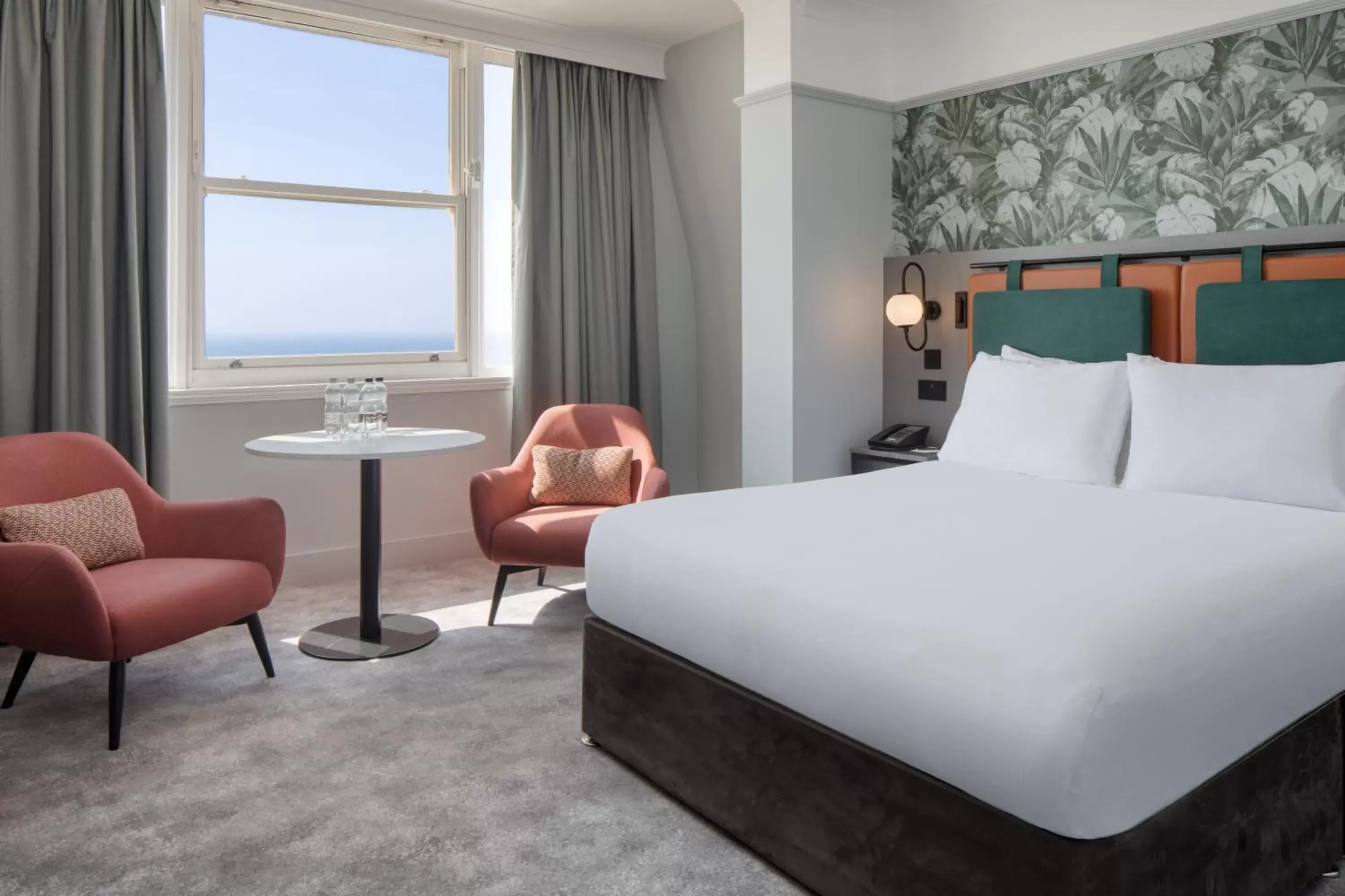 Superior Queen Room with Sea View in DoubleTree By Hilton Brighton Metropole