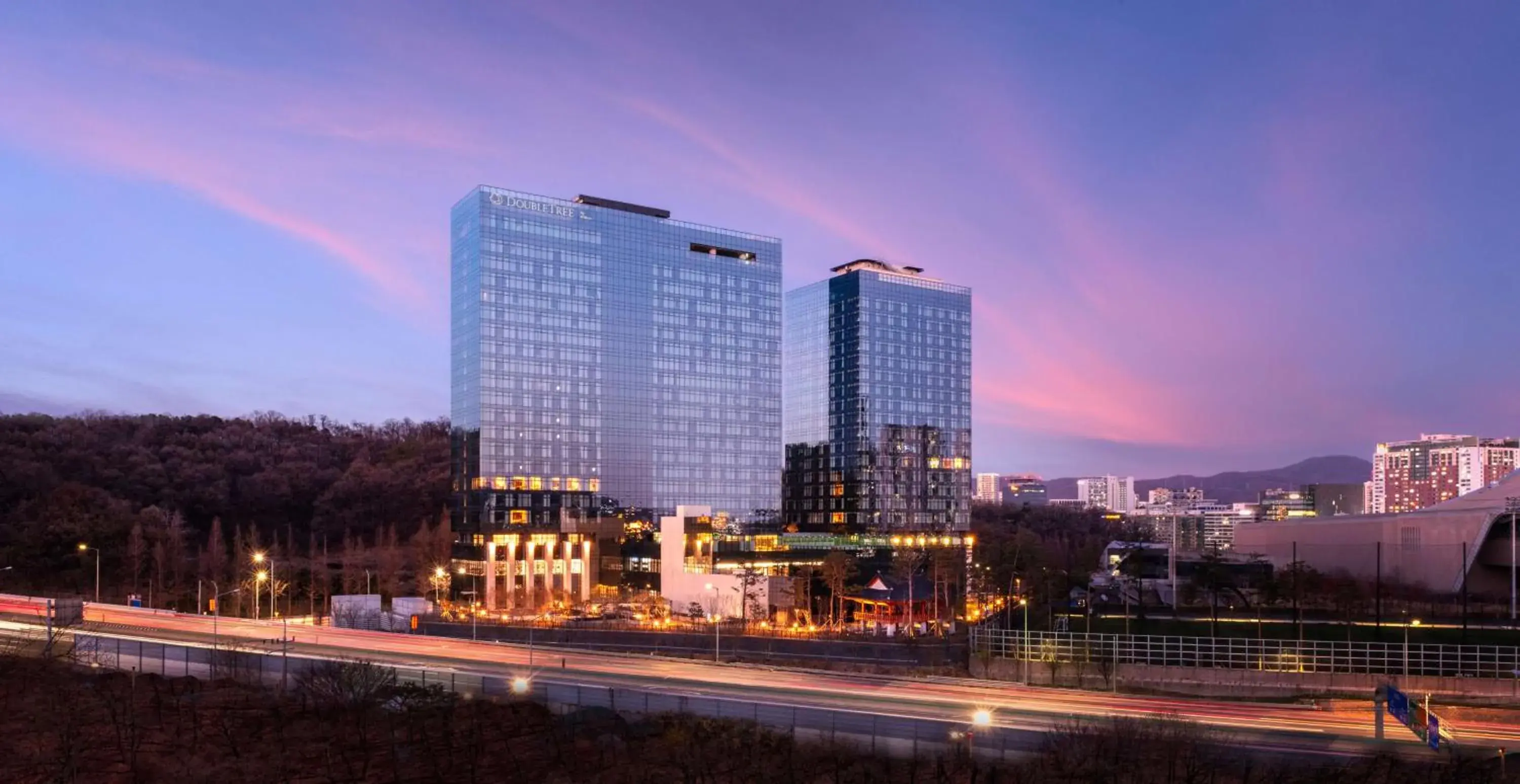 Property building in DoubleTree By Hilton Seoul Pangyo Residences