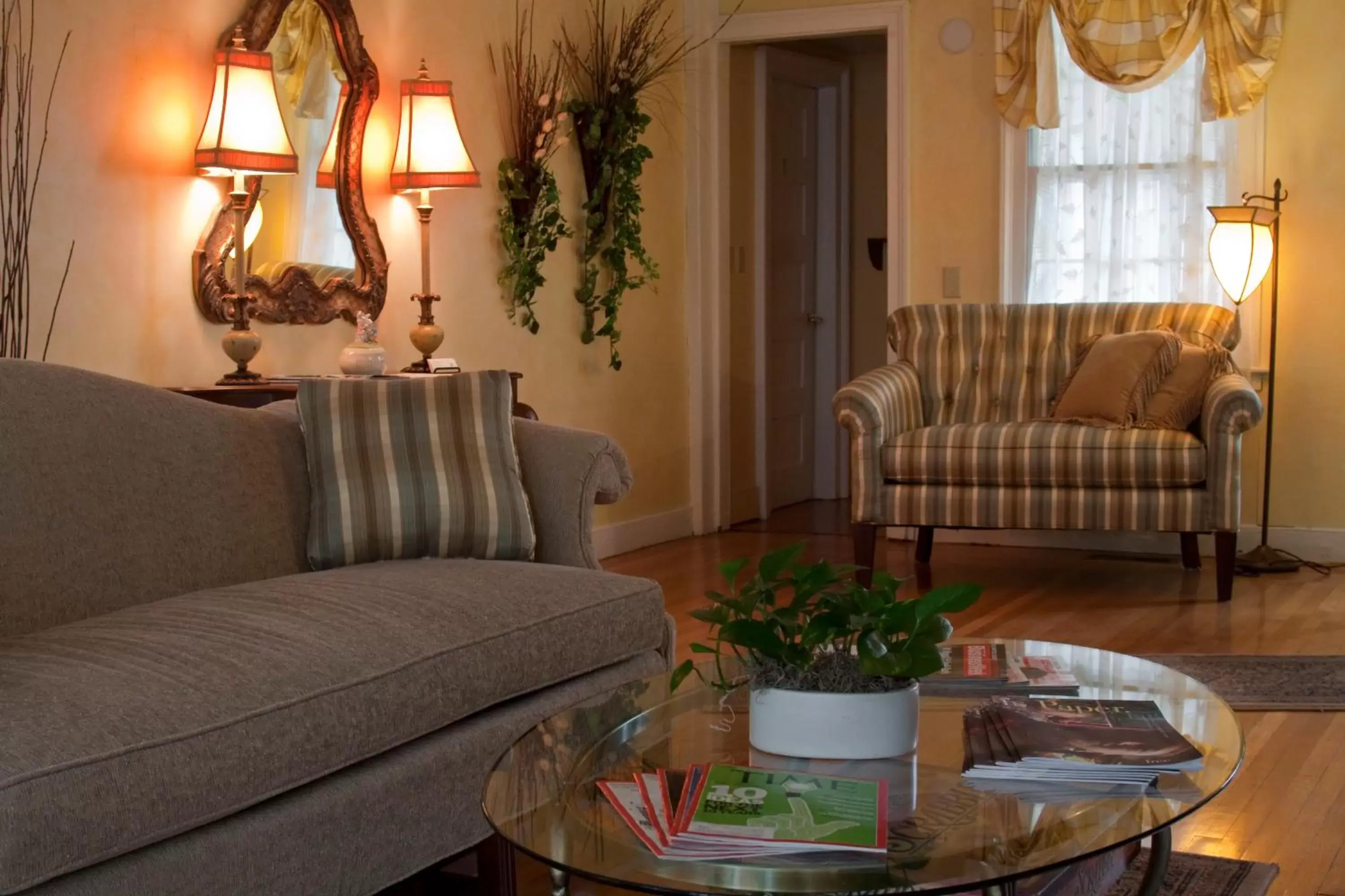 Library, Seating Area in Scranton Seahorse Inn