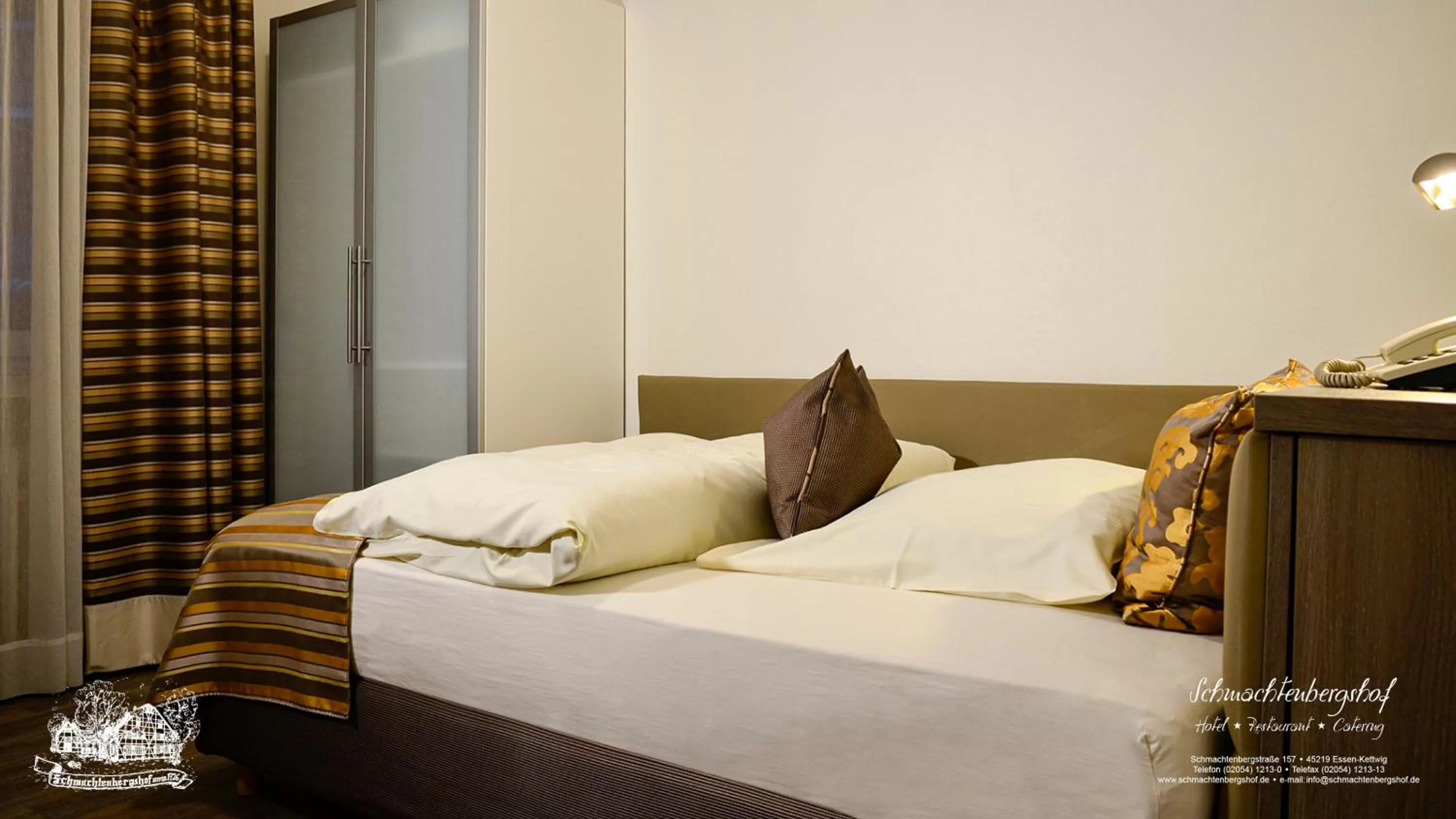 Bed in Hotel-Restaurant Schmachtenbergshof