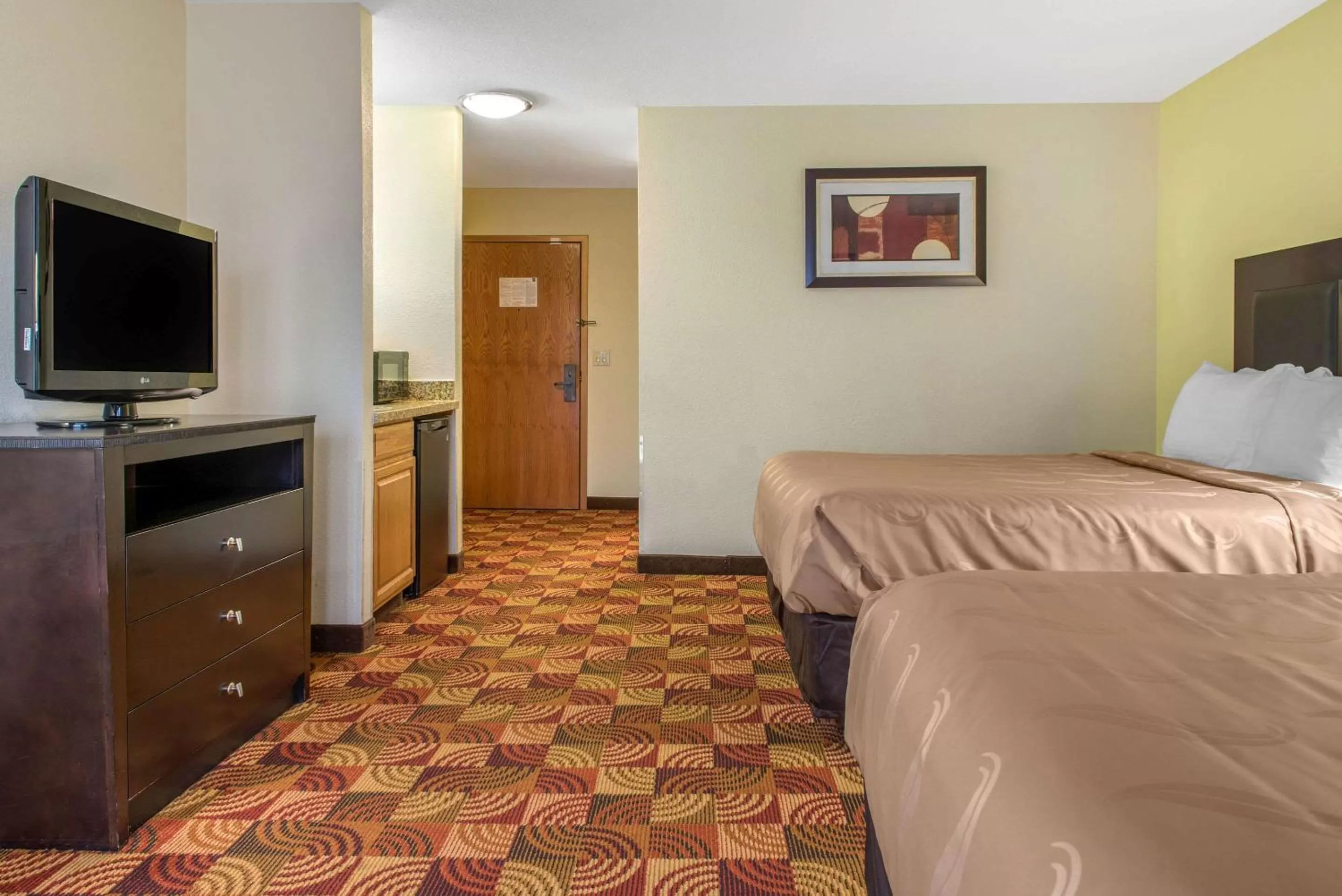Photo of the whole room, Bed in Quality Inn Bloomington Near University