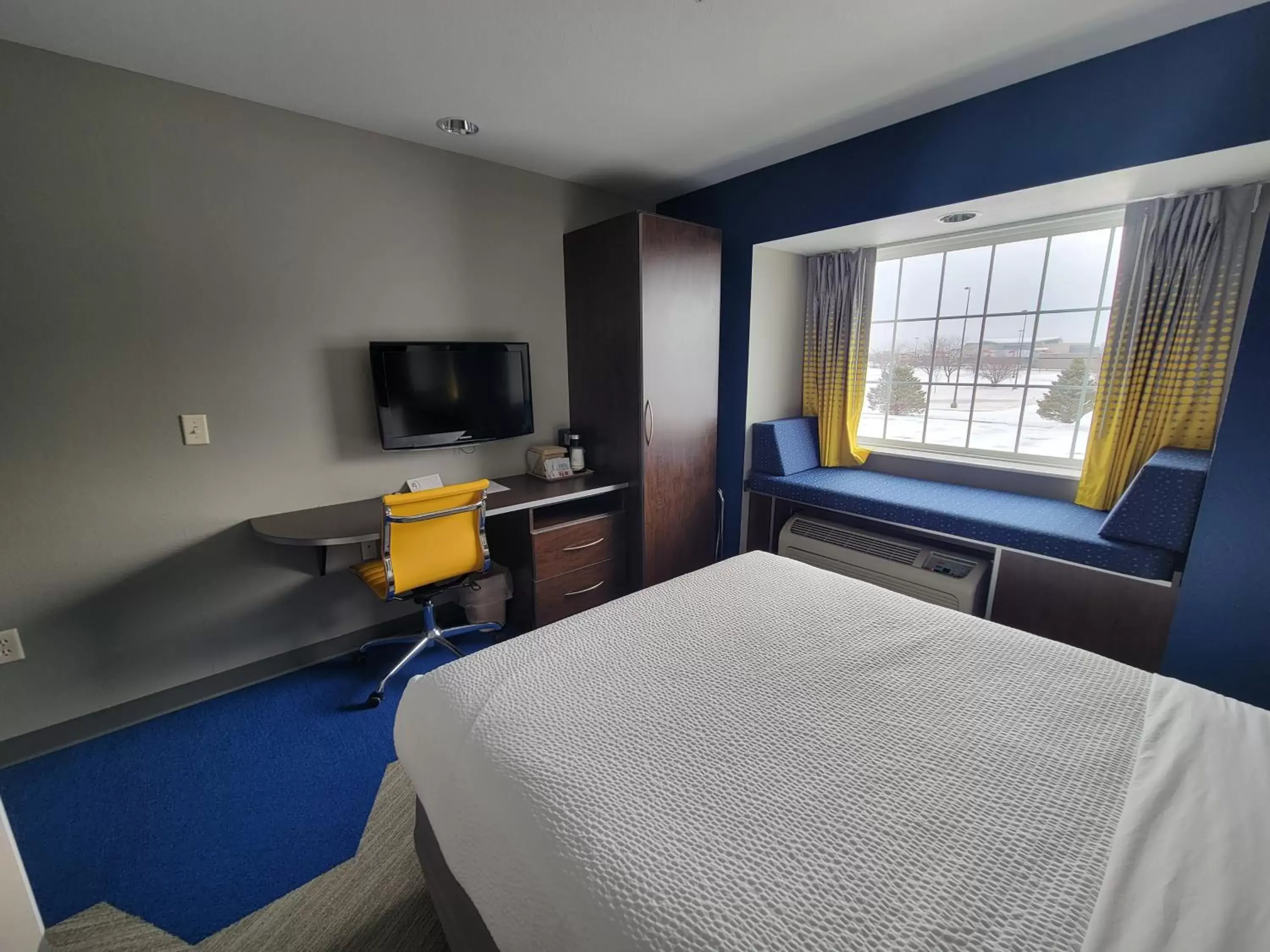 Microtel Inn & Suites by Wyndham Bluffs