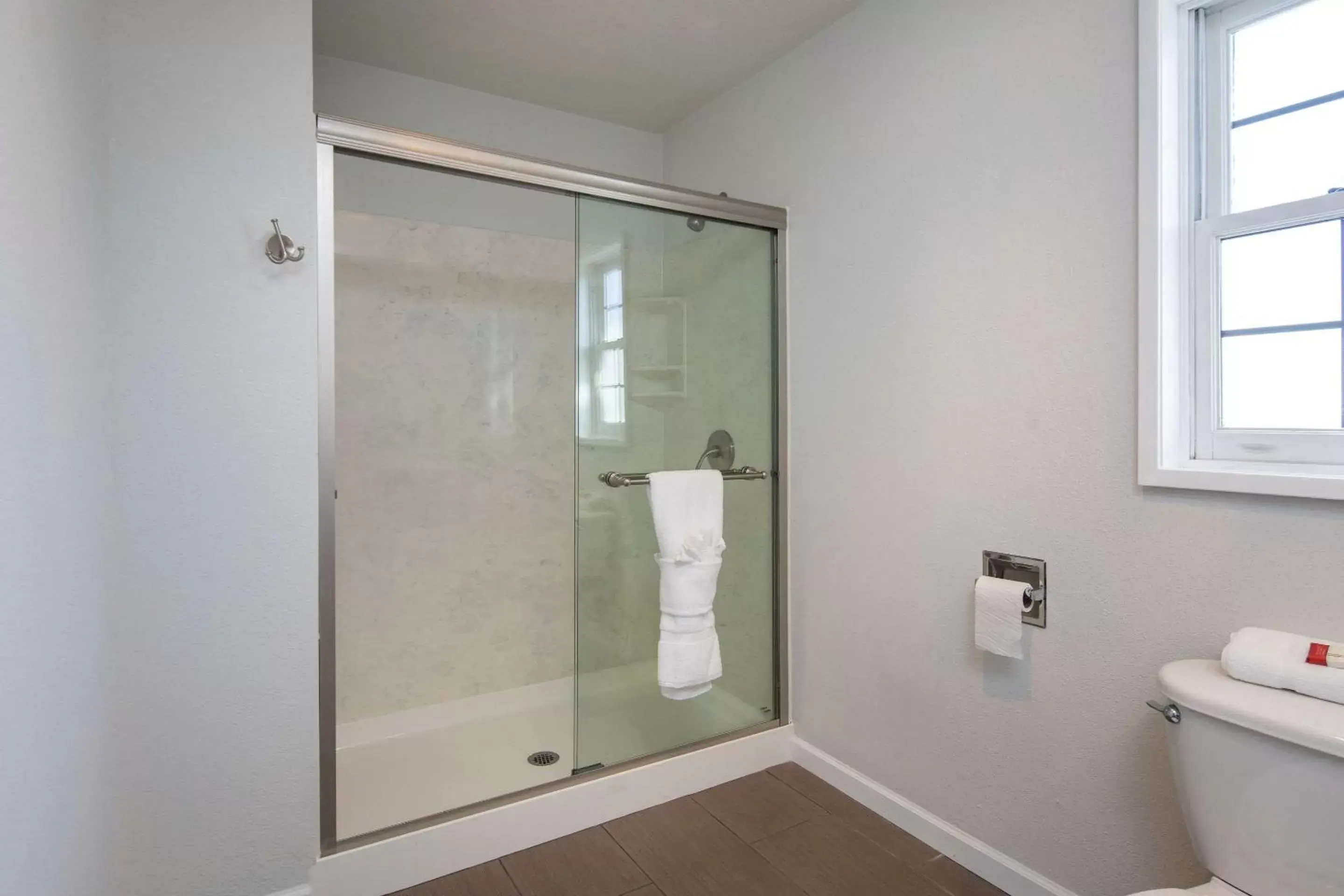 Bedroom, Bathroom in Rodeway Inn