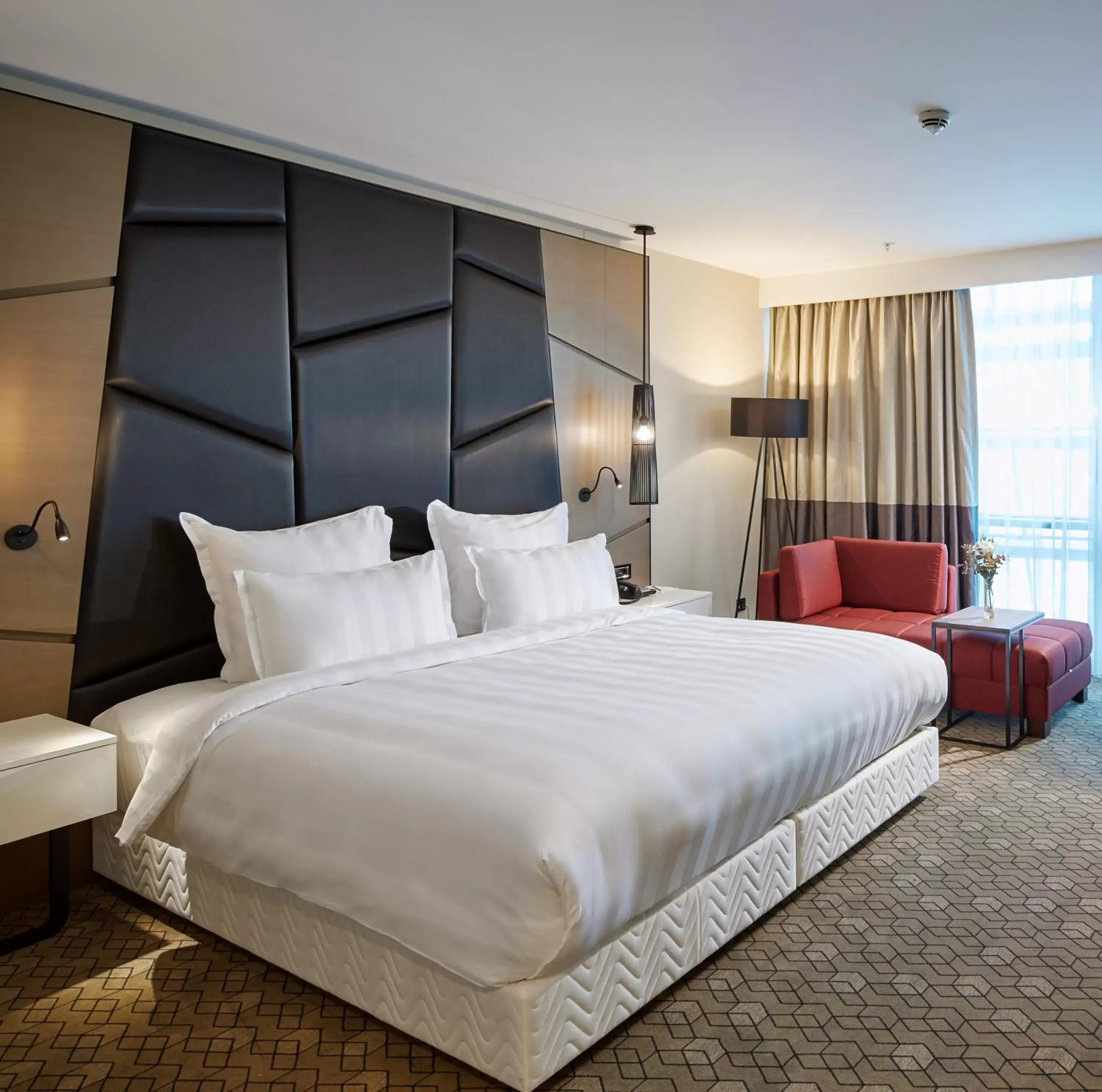 Bed in Pullman Istanbul Hotel & Convention Center