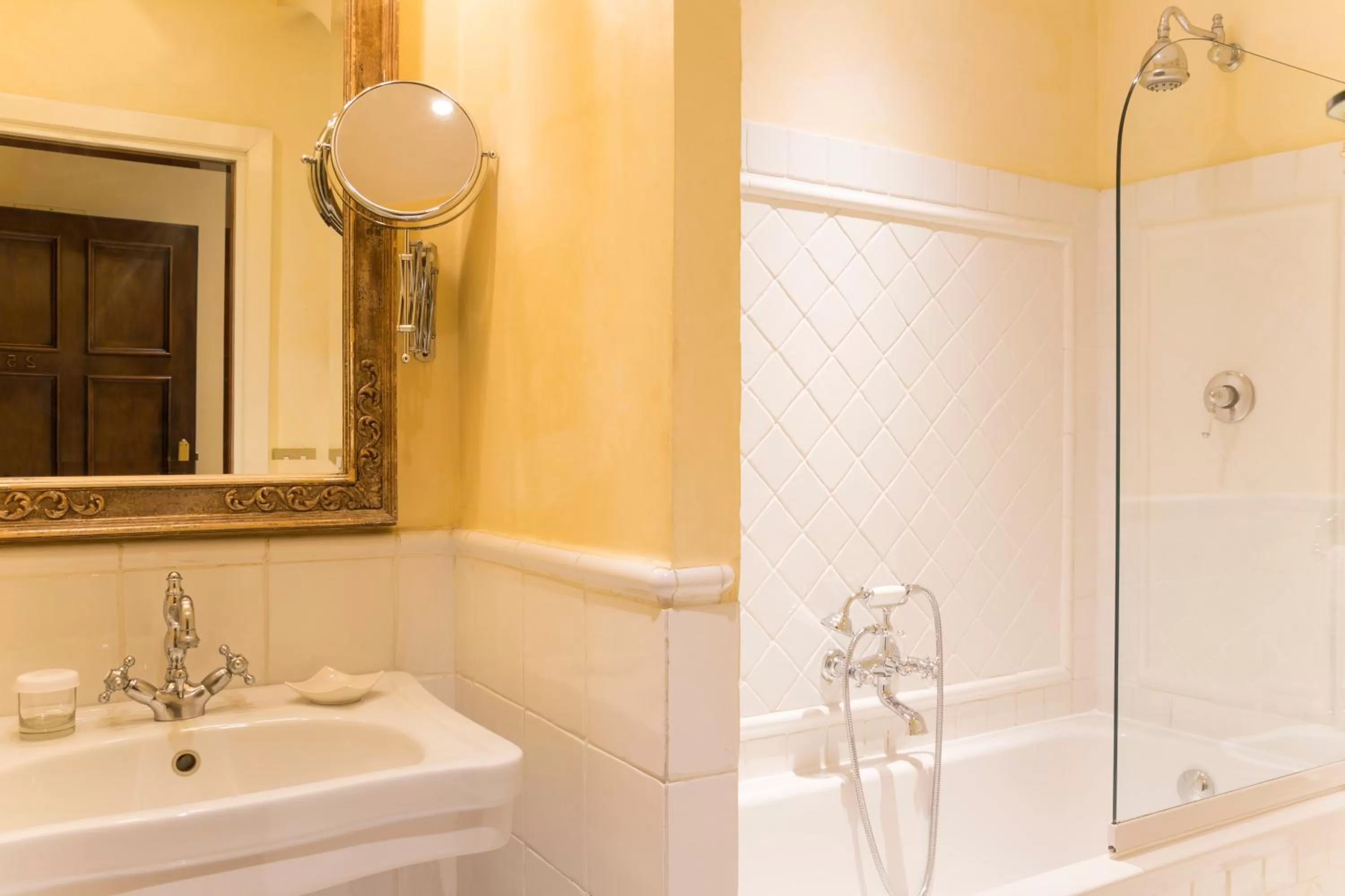 Bathroom in Grand Hotel Baglioni