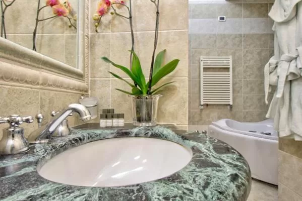 Bathroom in Hotel La Locanda